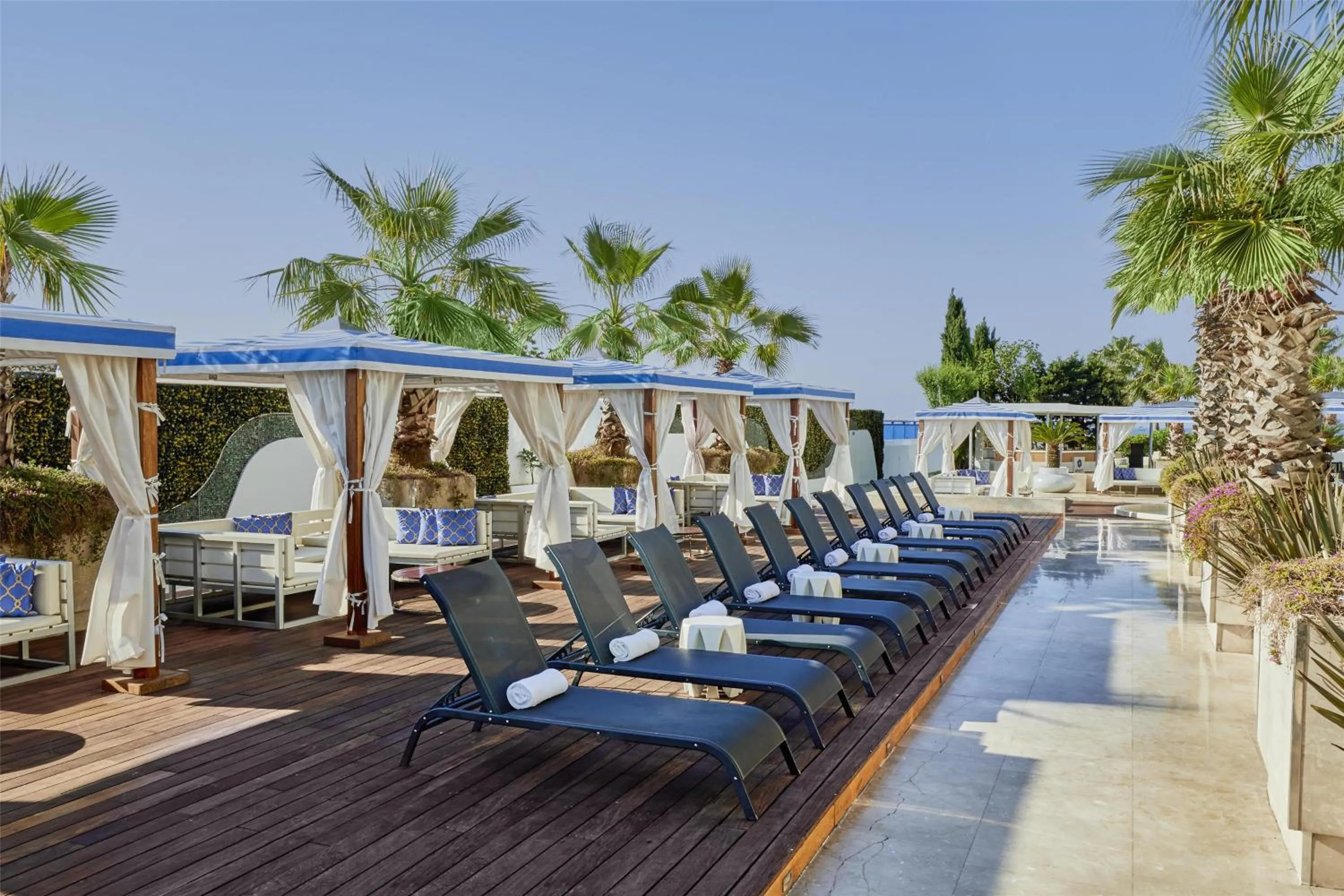 Swimming pool in Hyatt Regency Istanbul Atakoy