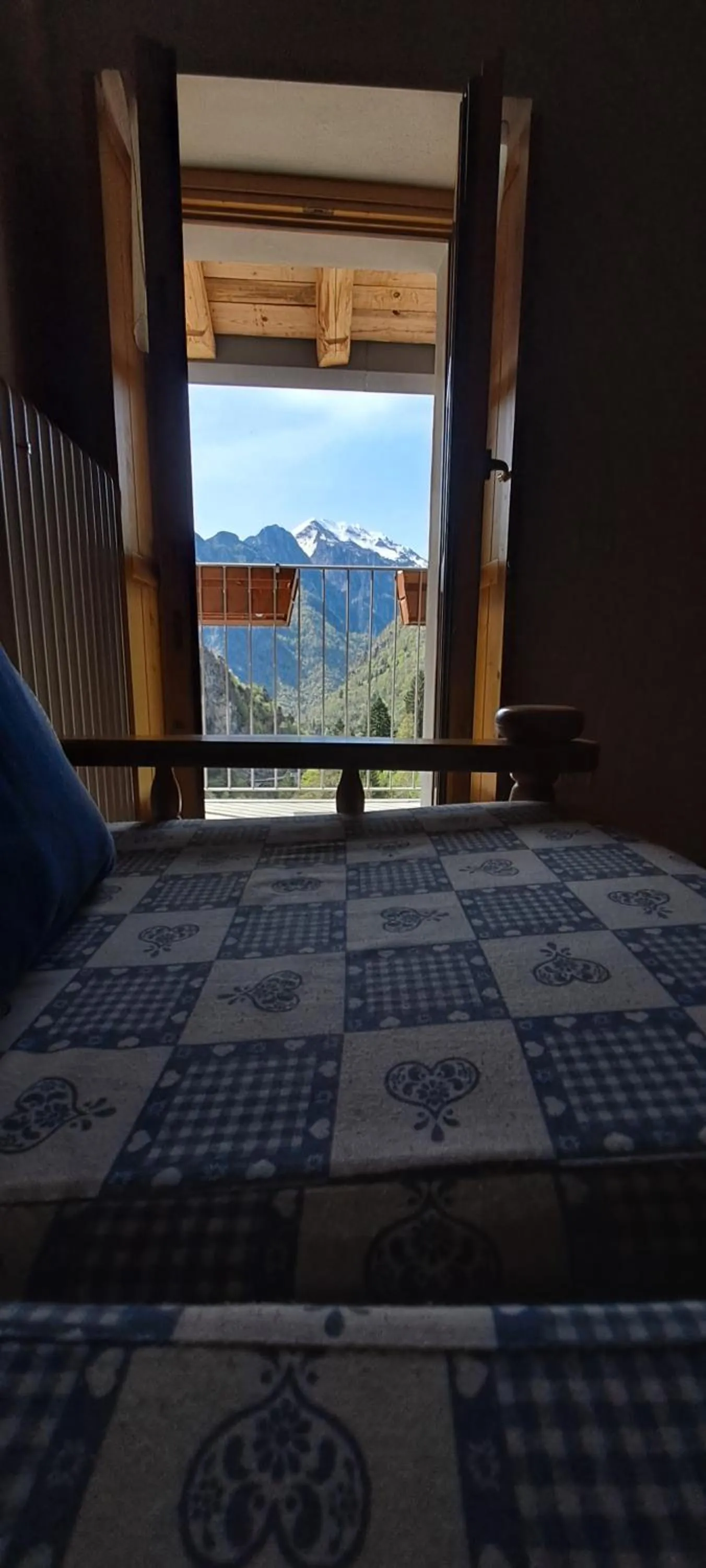 Mountain view, Bed in ALBERGO DIFFUSO ORNICA NEL CUORE