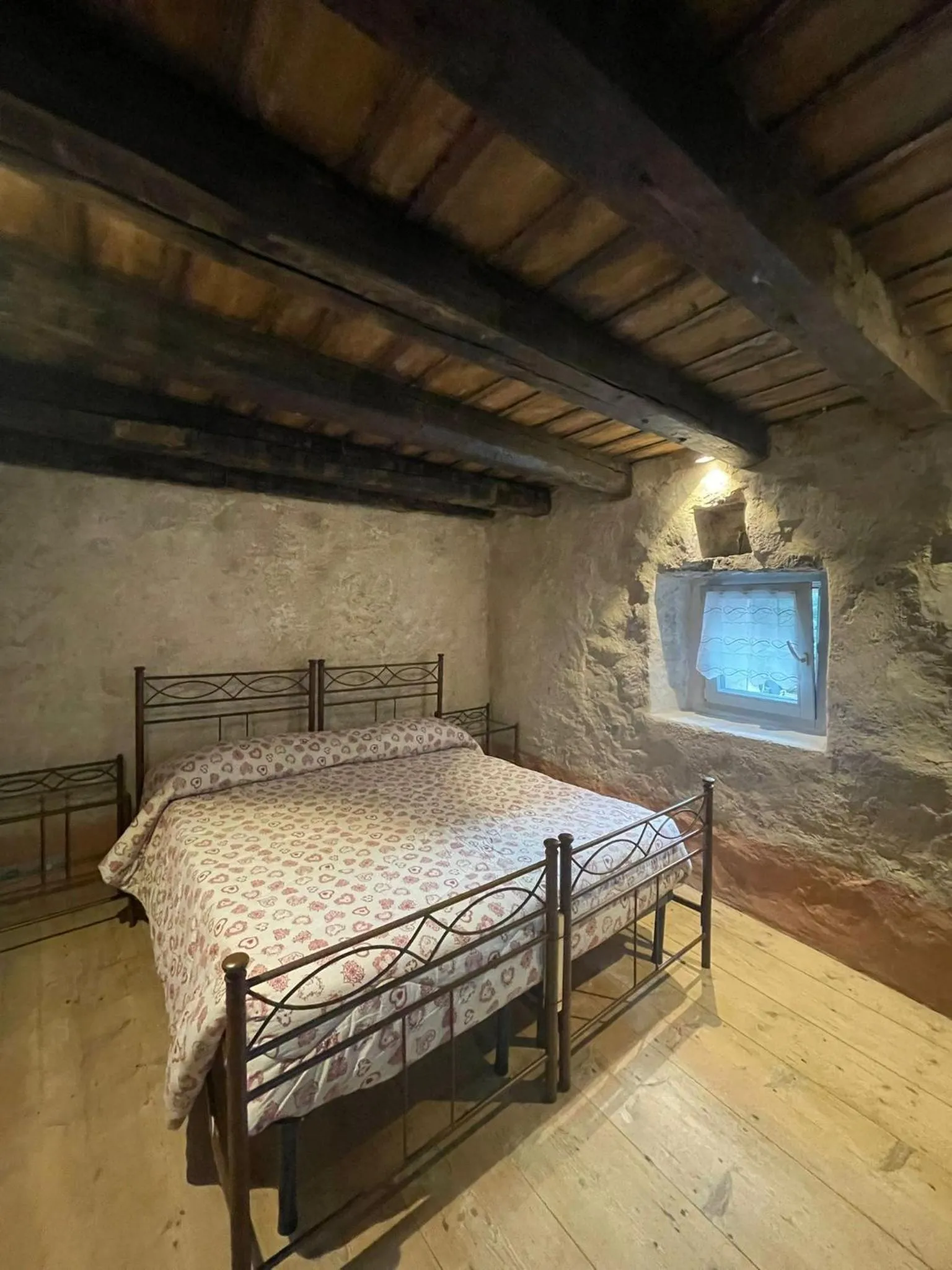 Bed in ALBERGO DIFFUSO ORNICA NEL CUORE