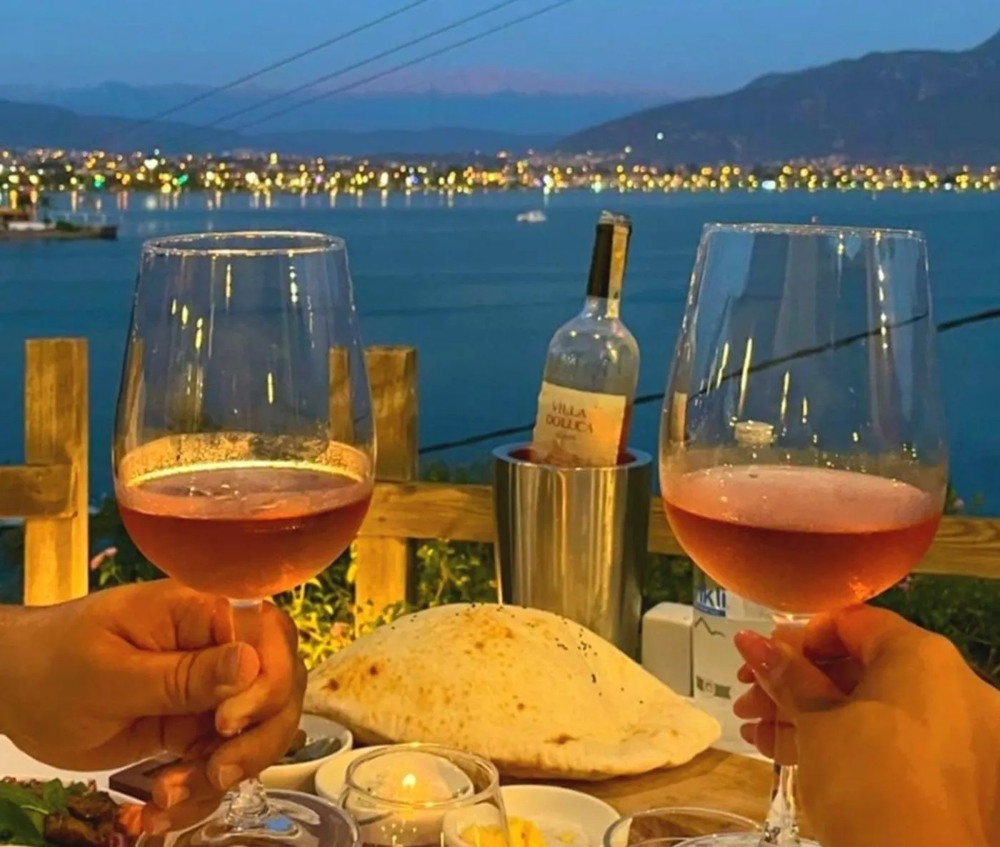 Restaurant/places to eat in Ece Hotel Sovalye Island