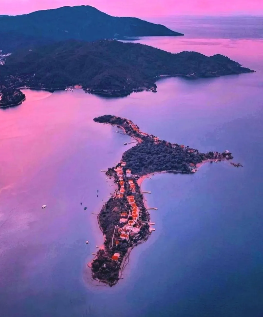 Location in Ece Hotel Sovalye Island