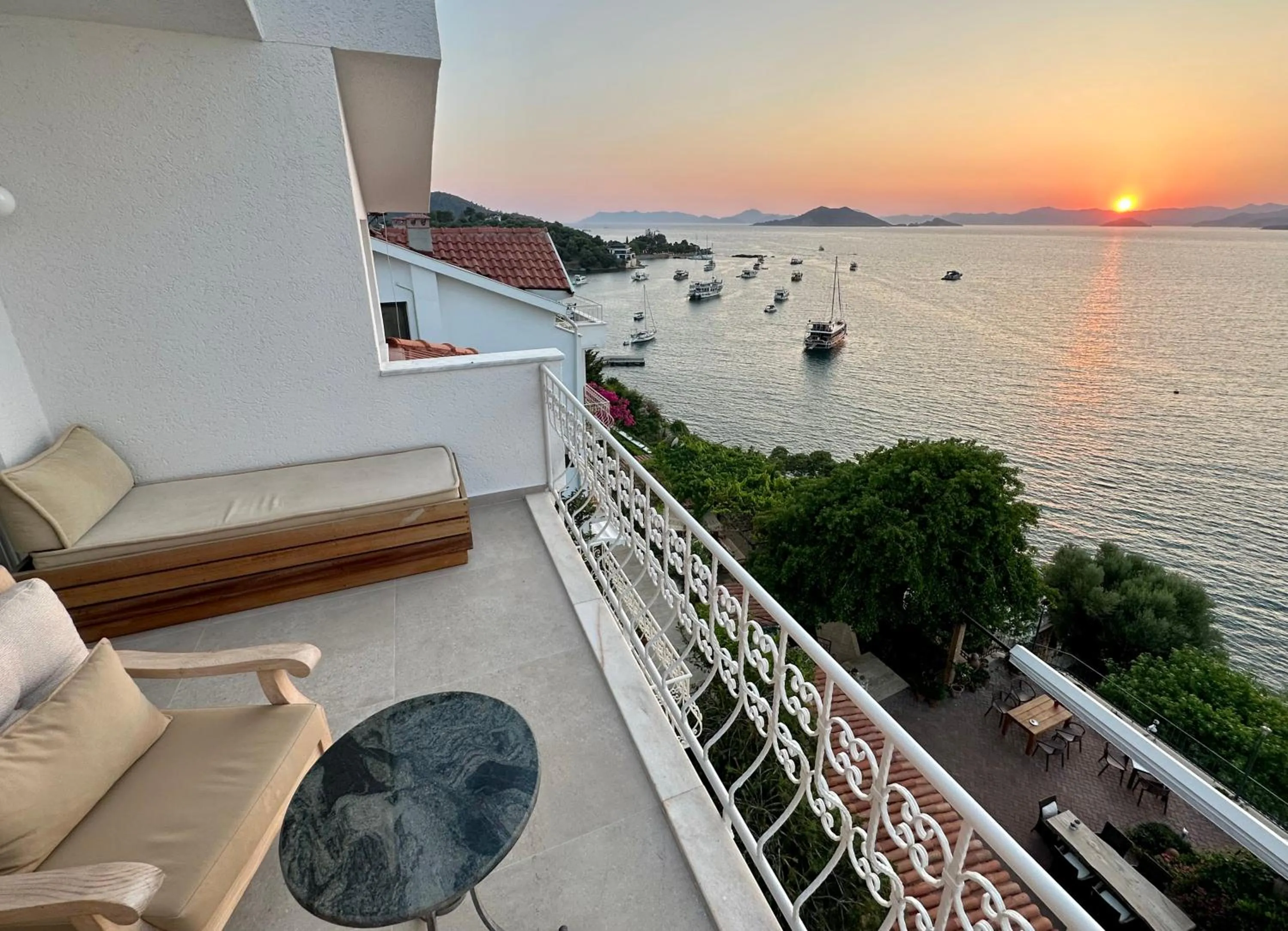 Balcony/Terrace in Ece Hotel Sovalye Island