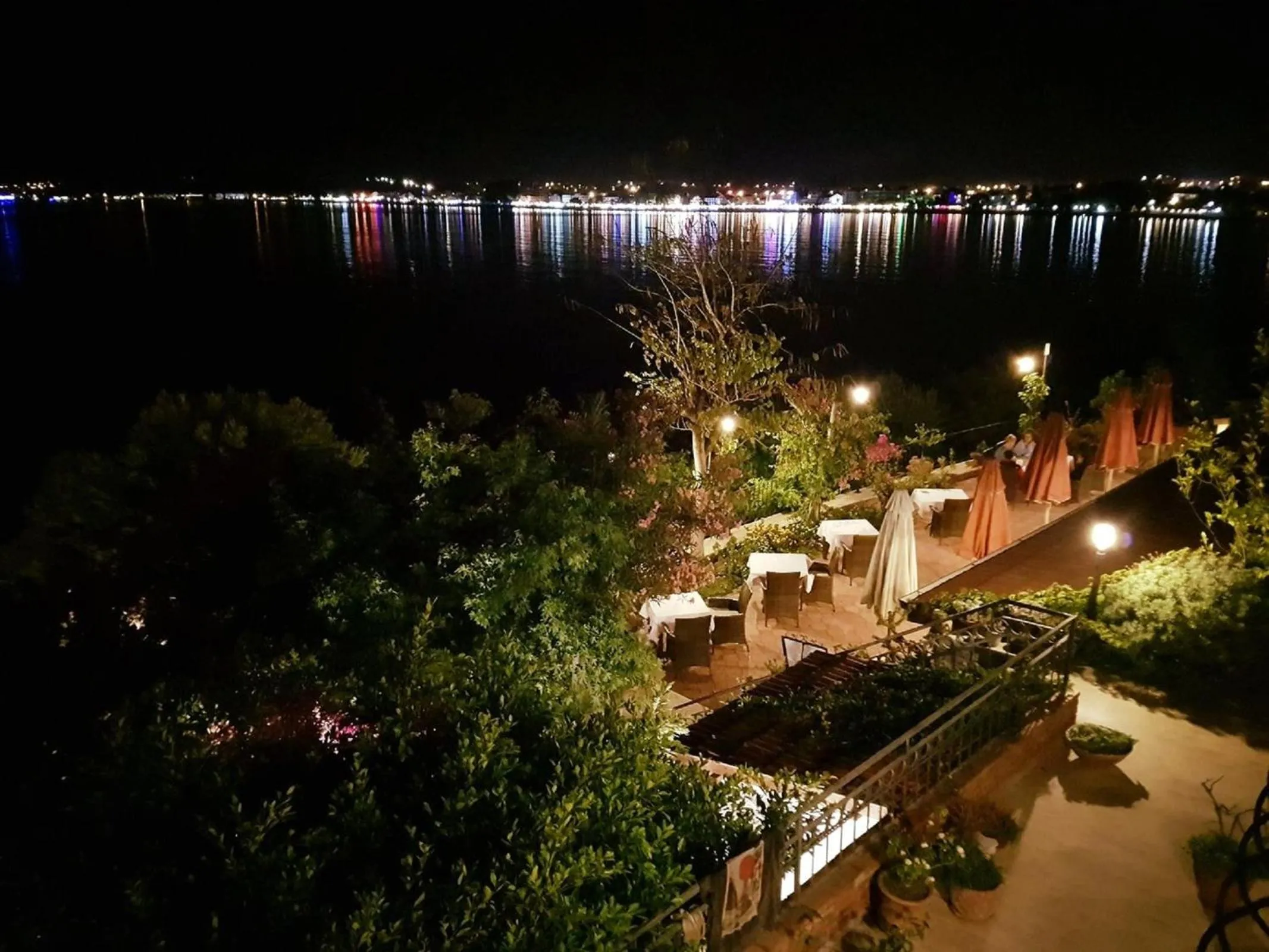 Restaurant/places to eat in Ece Hotel Sovalye Island