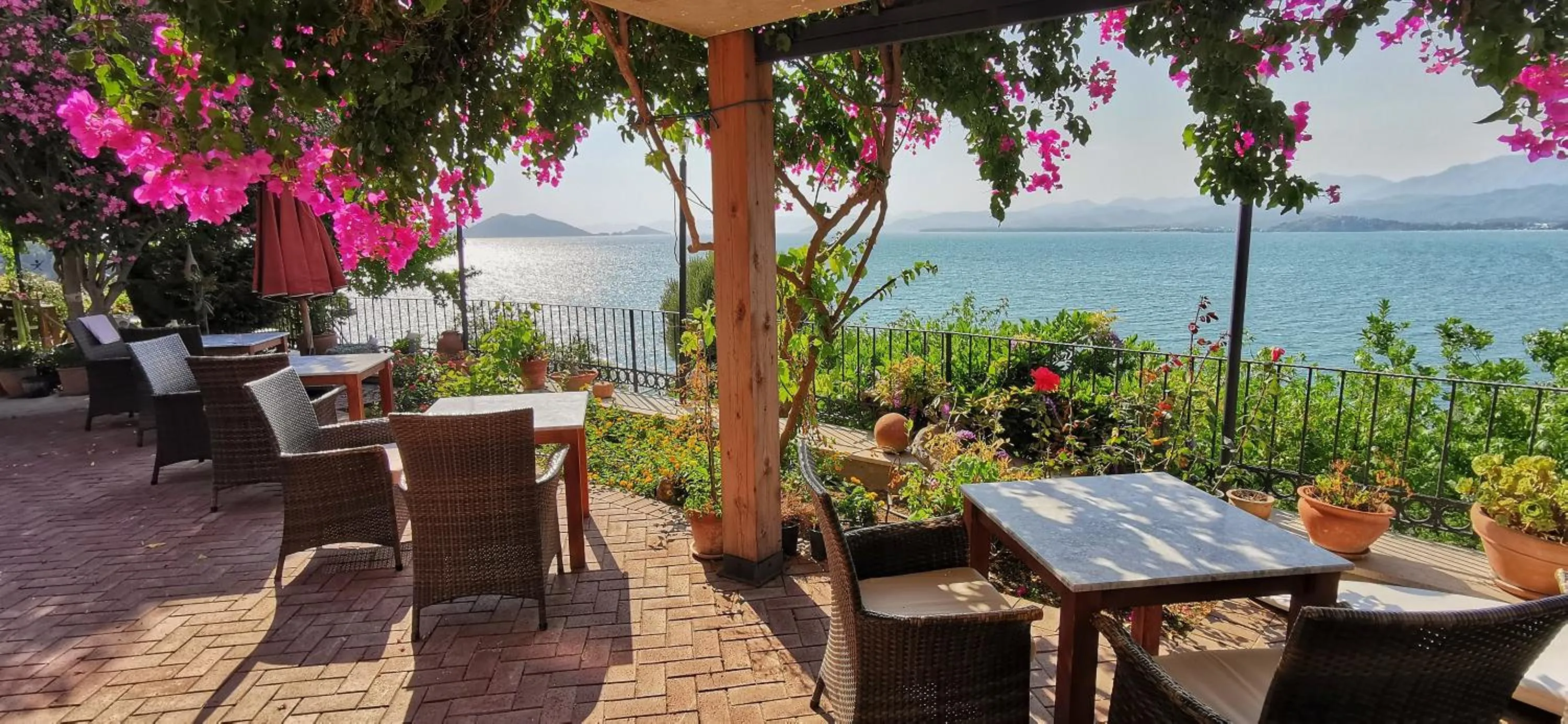 Garden in Ece Hotel Sovalye Island