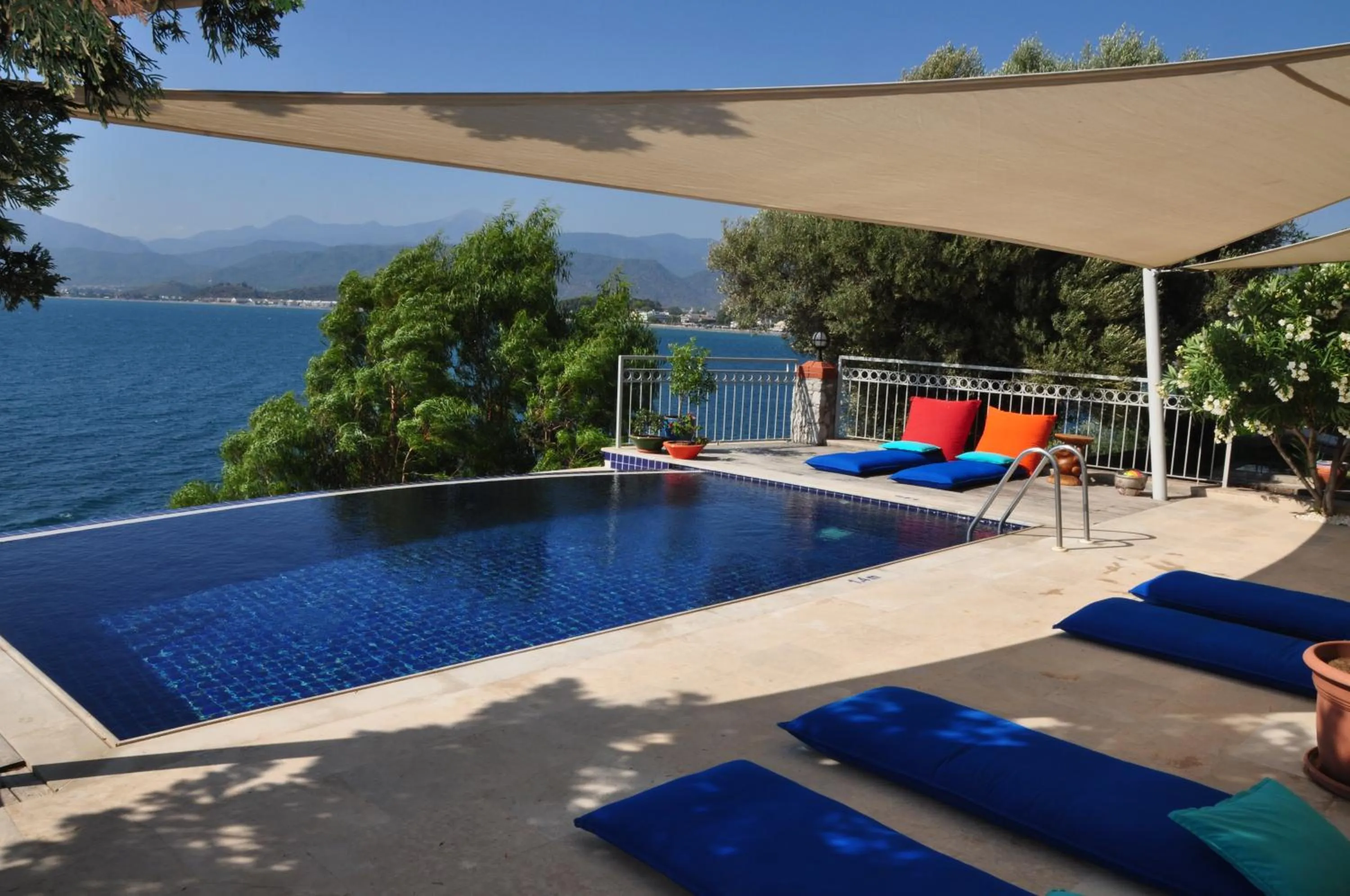 Garden in Ece Hotel Sovalye Island