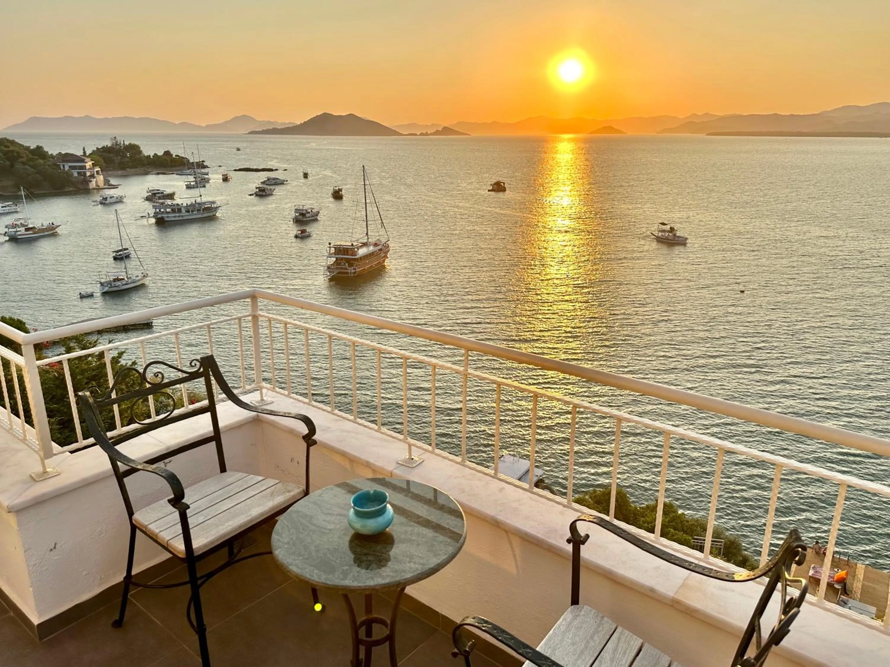 Balcony/Terrace in Ece Hotel Sovalye Island