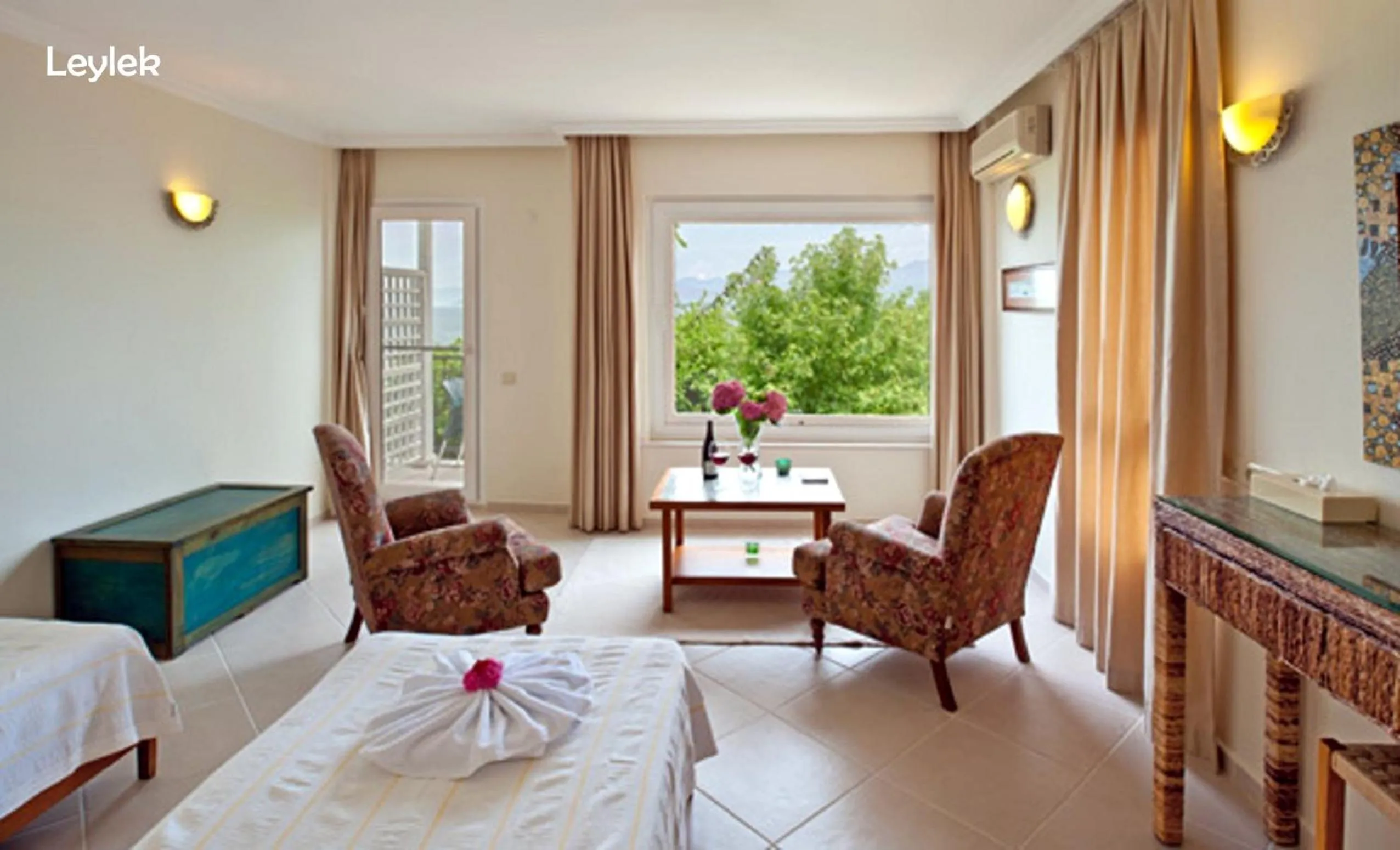 Photo of the whole room in Ece Hotel Sovalye Island