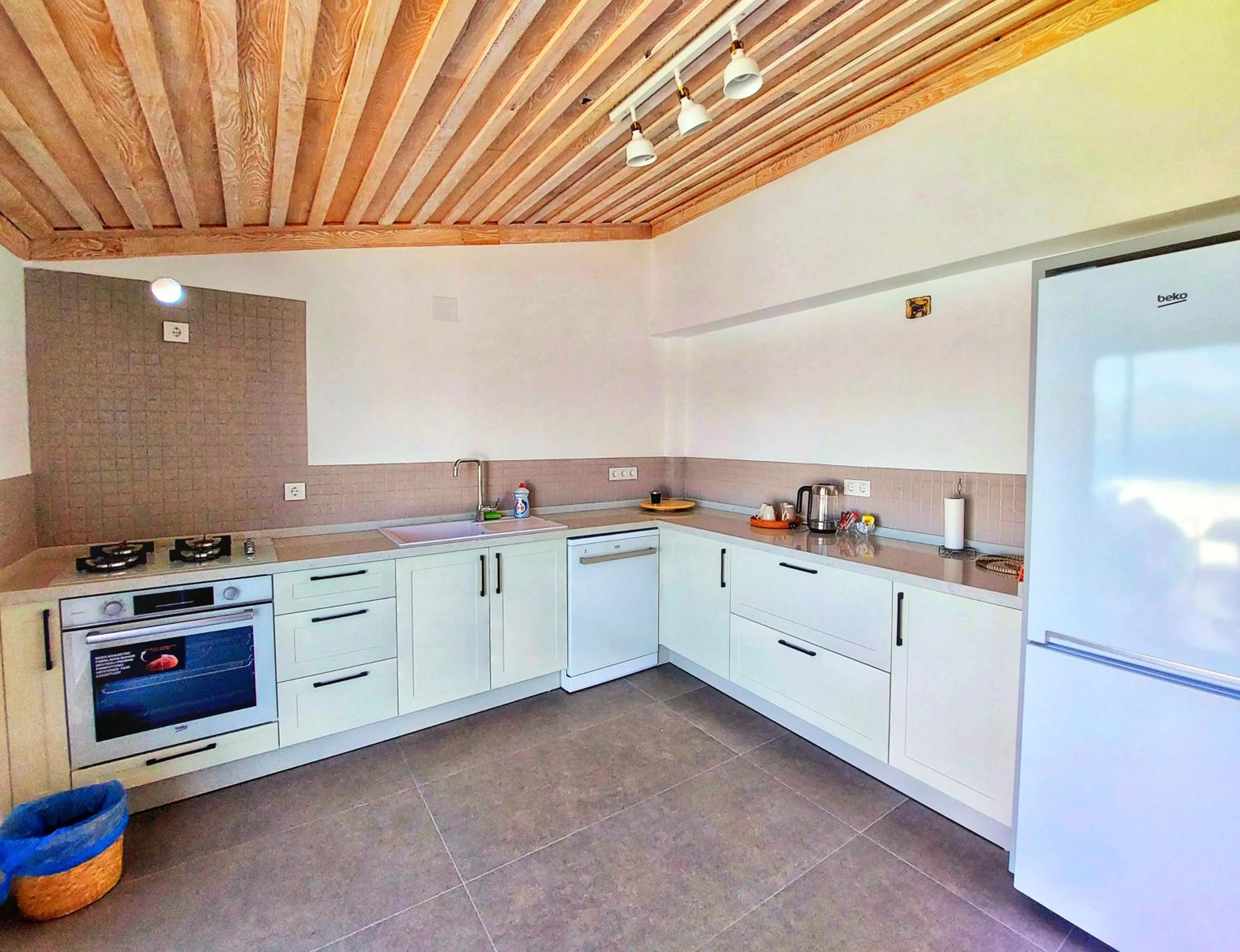 kitchen in Ece Hotel Sovalye Island