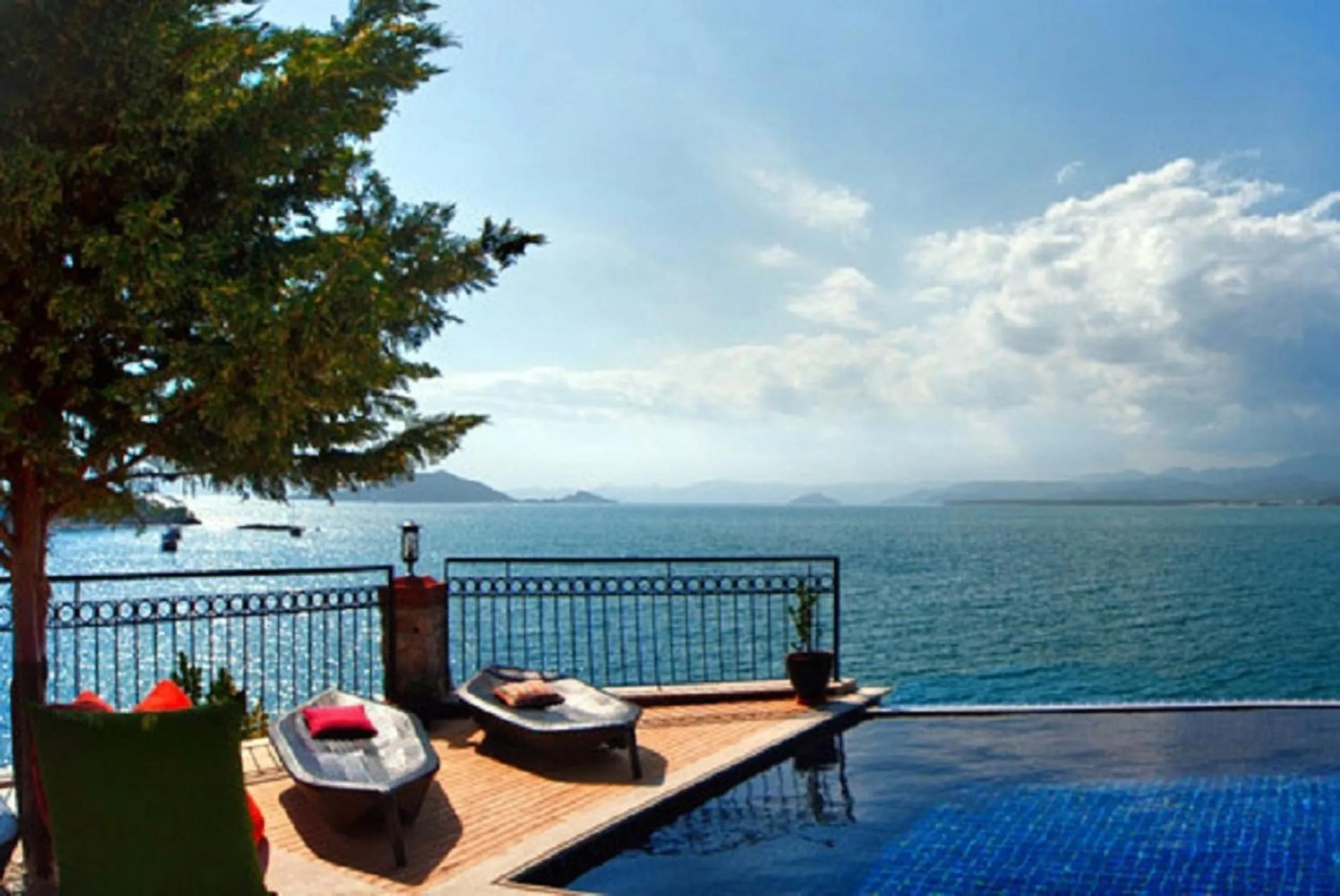 Swimming pool in Ece Hotel Sovalye Island