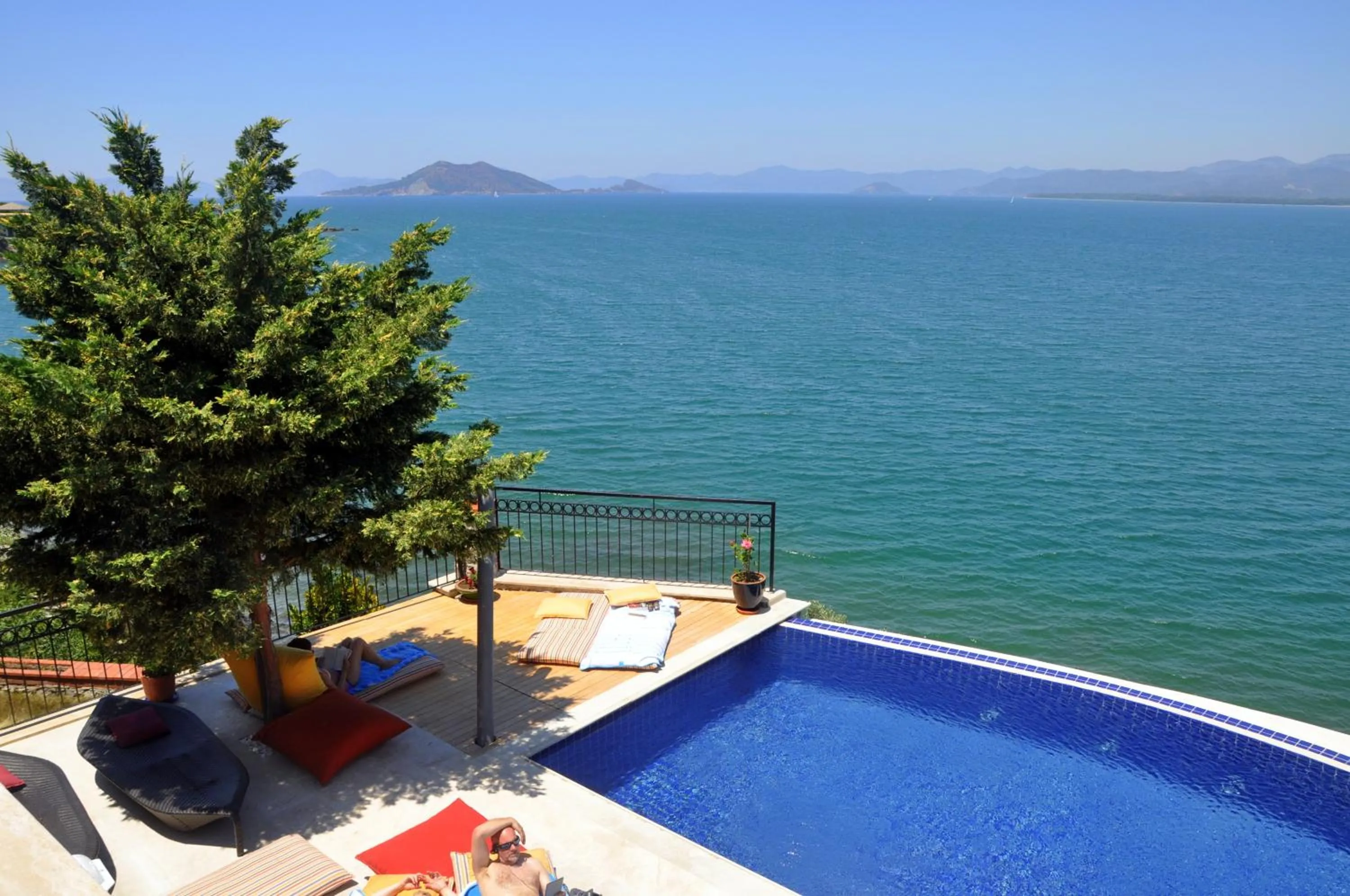 Swimming pool in Ece Hotel Sovalye Island