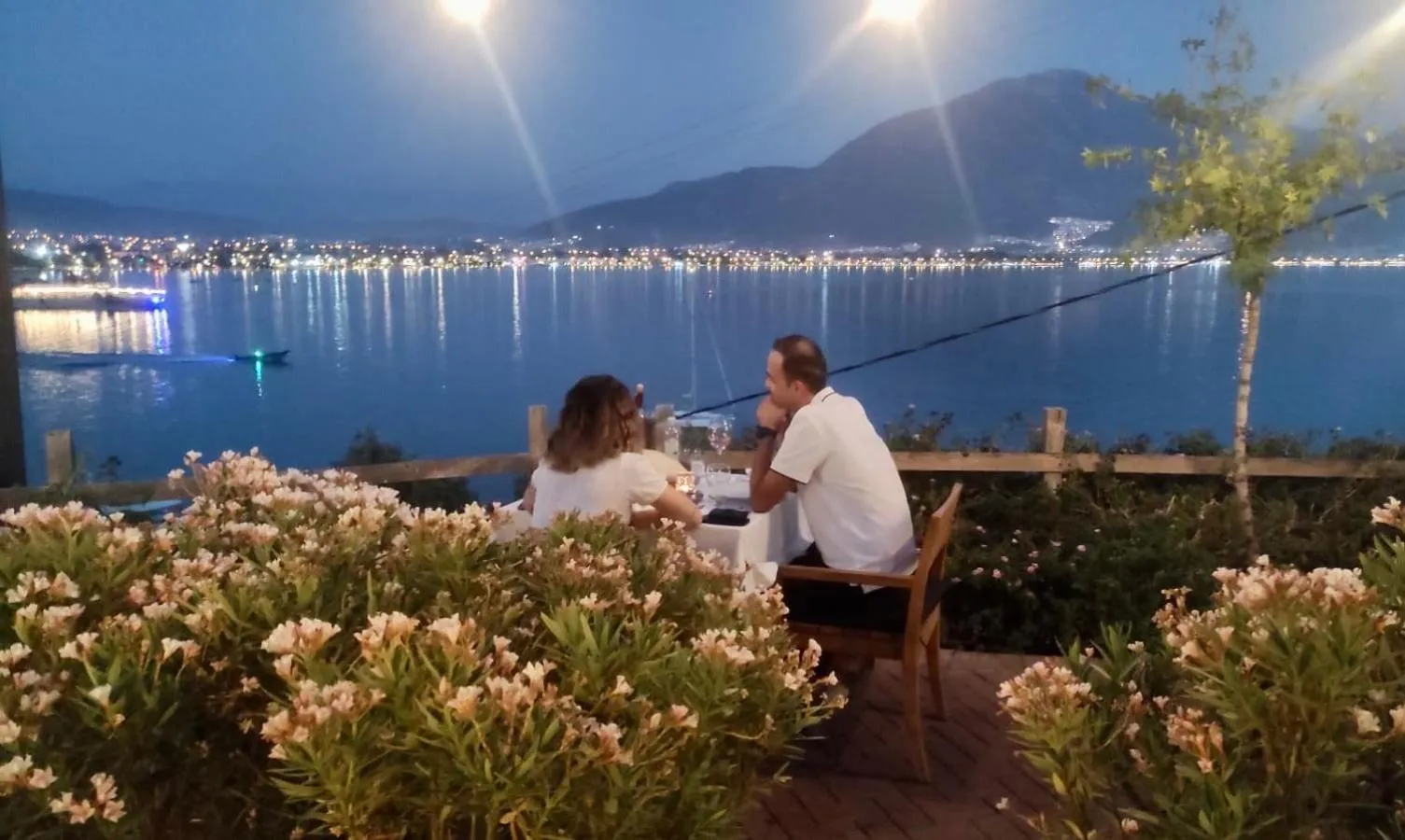 Restaurant/places to eat in Ece Hotel Sovalye Island