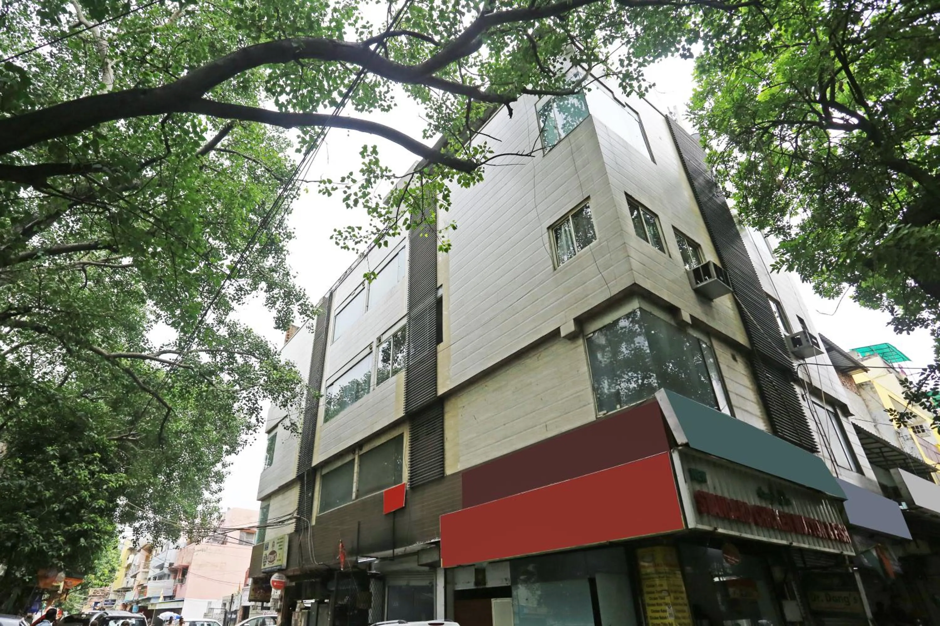 Mauryan Elite Hotel Lajpat Nager