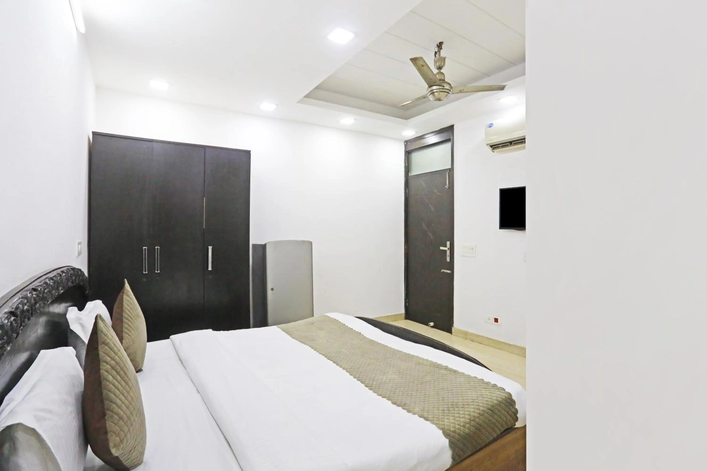 Bed in Mauryan Elite Hotel Lajpat Nager