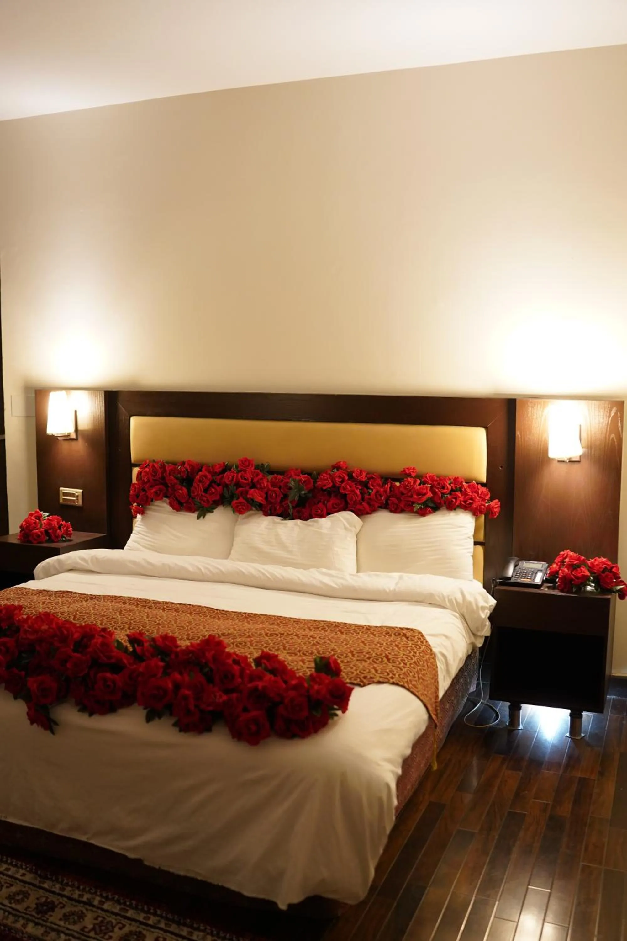 Bedroom, Bed in Hunza Darbar Hotel