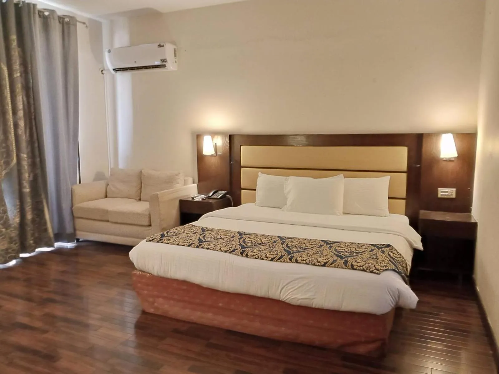 Photo of the whole room, Bed in Hunza Darbar Hotel