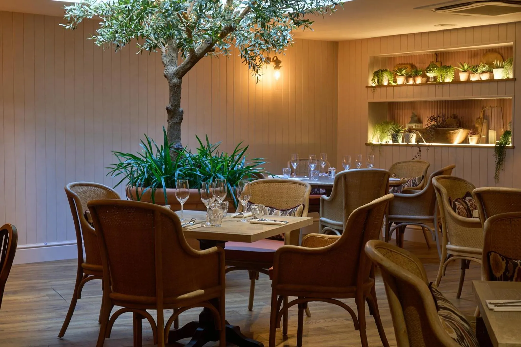 Dining area in The White Horse - A Heartwood Inn