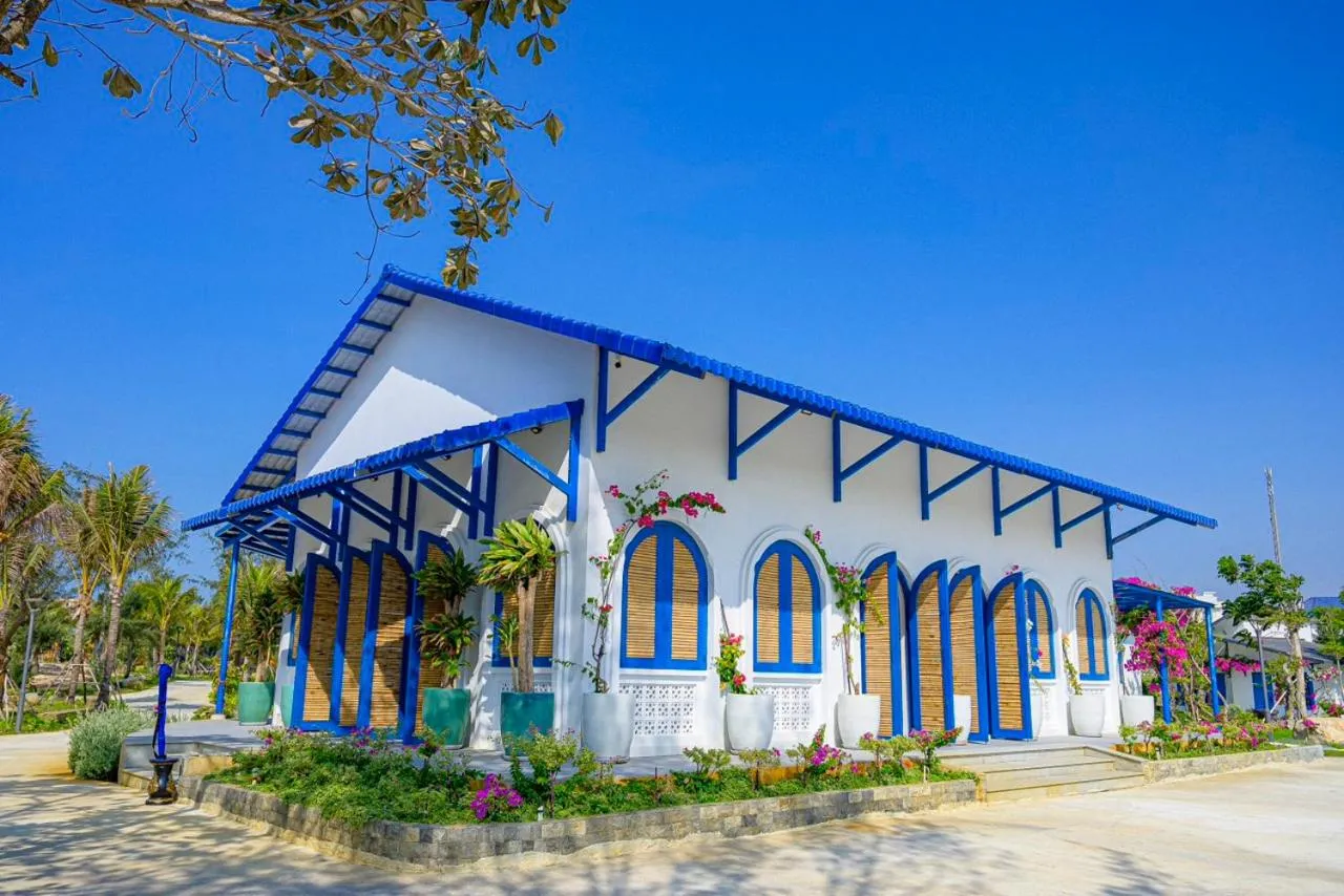 Restaurant/places to eat in KIGI Beach Resort