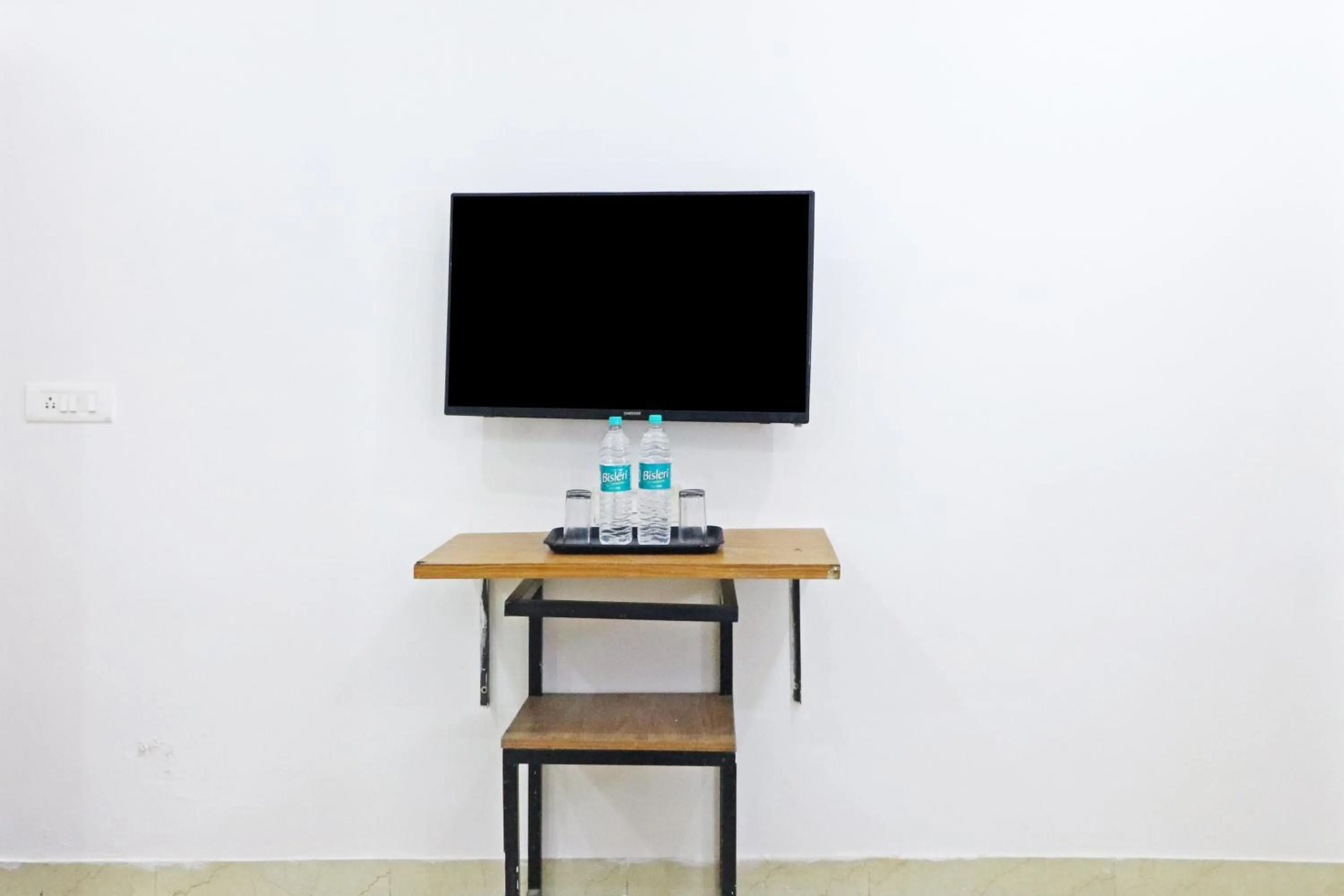 TV and multimedia in Mauryan Elite Hotel Chhatarpur Metro Station