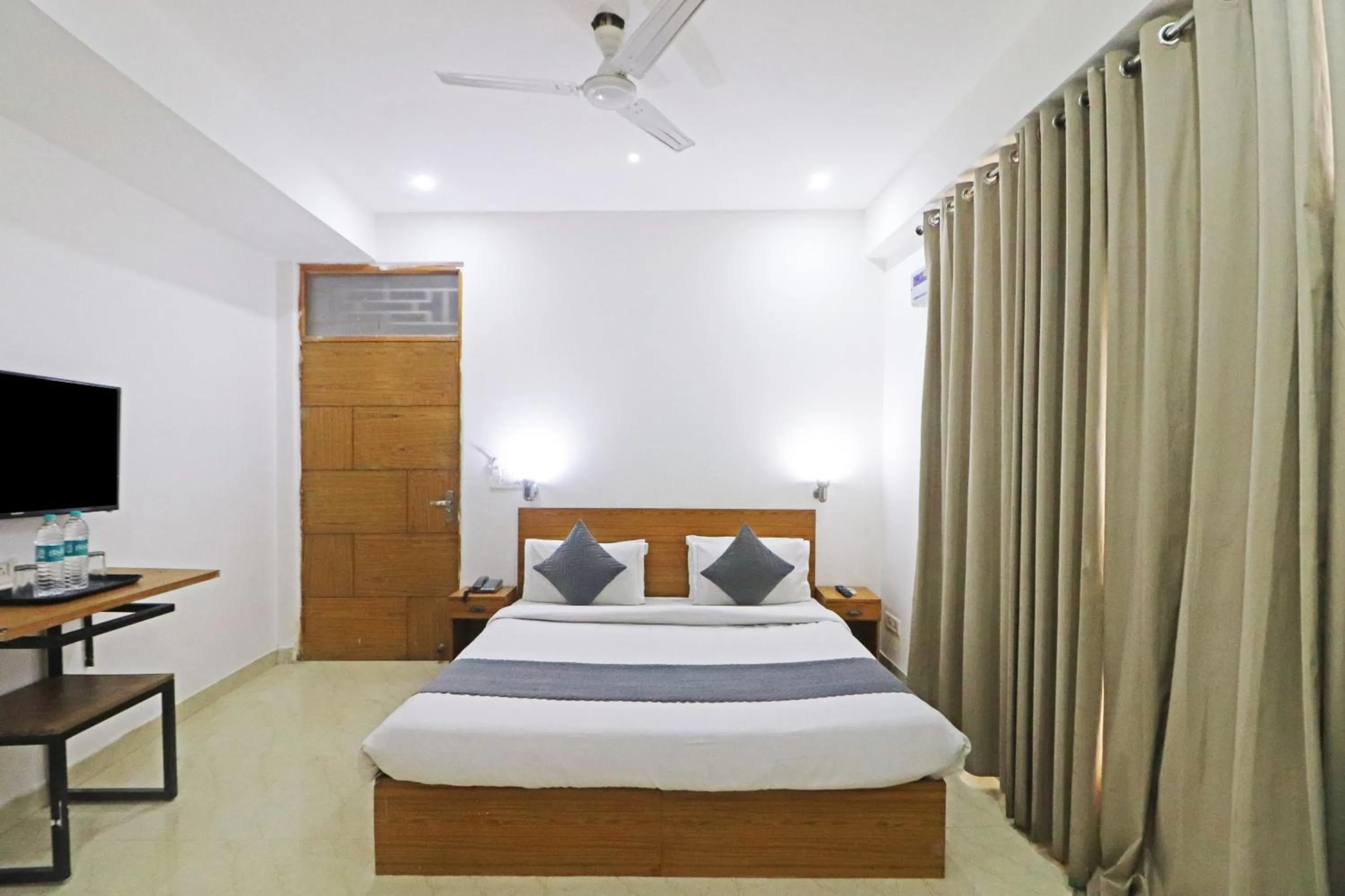 Bed in Mauryan Elite Hotel Chhatarpur Metro Station