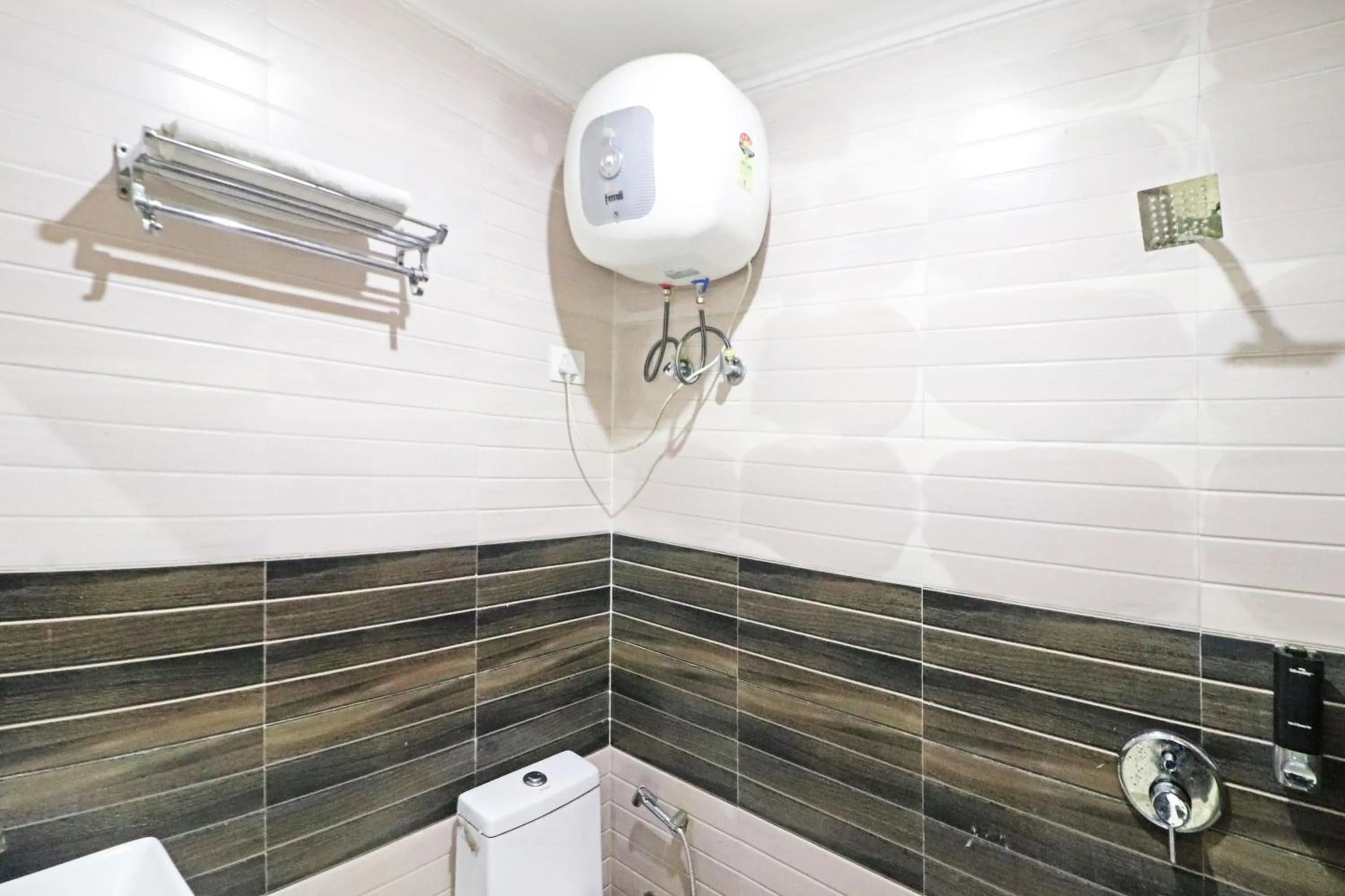 Shower in Mauryan Elite Hotel Chhatarpur Metro Station