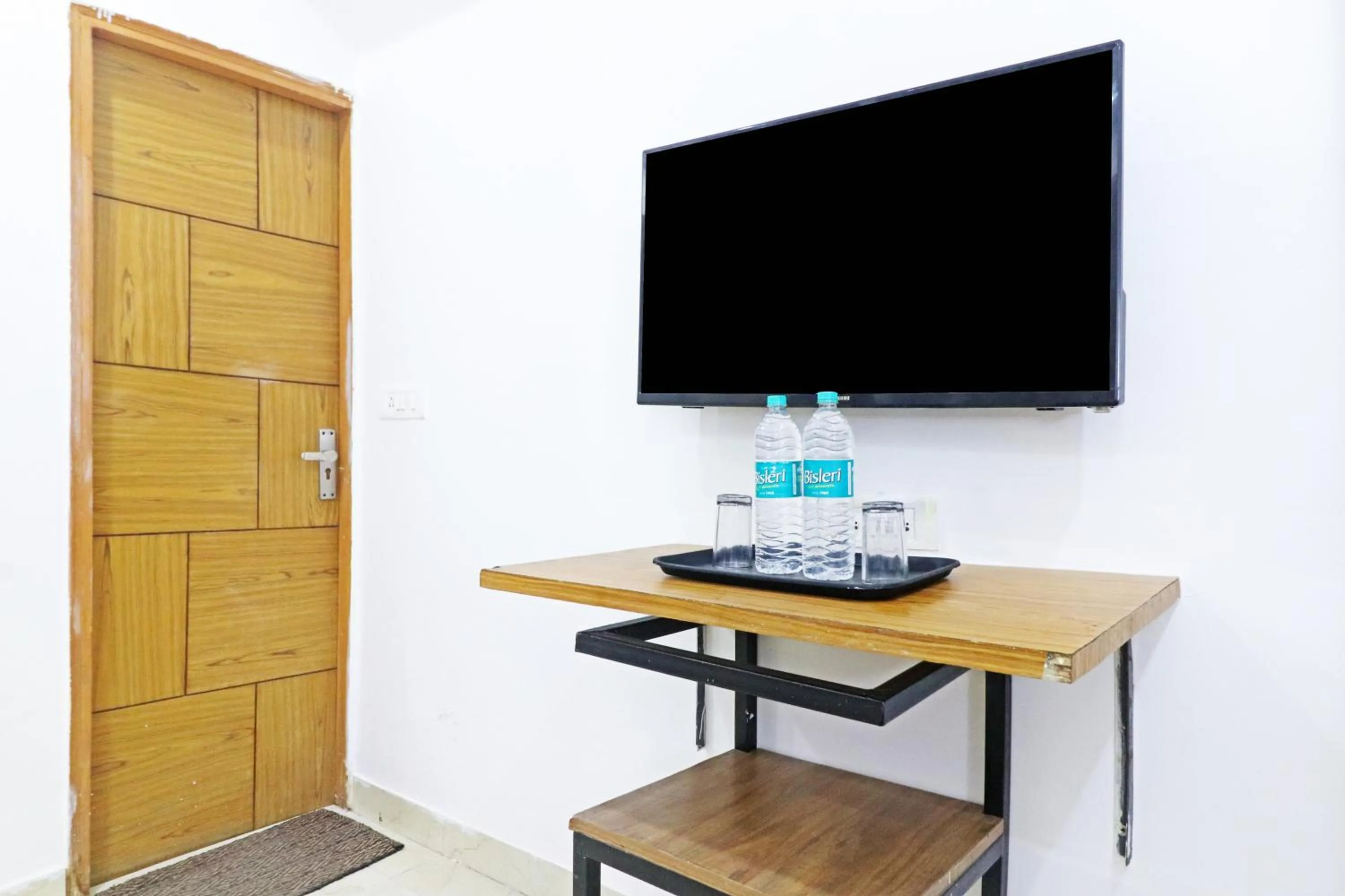 TV and multimedia in Mauryan Elite Hotel Chhatarpur Metro Station