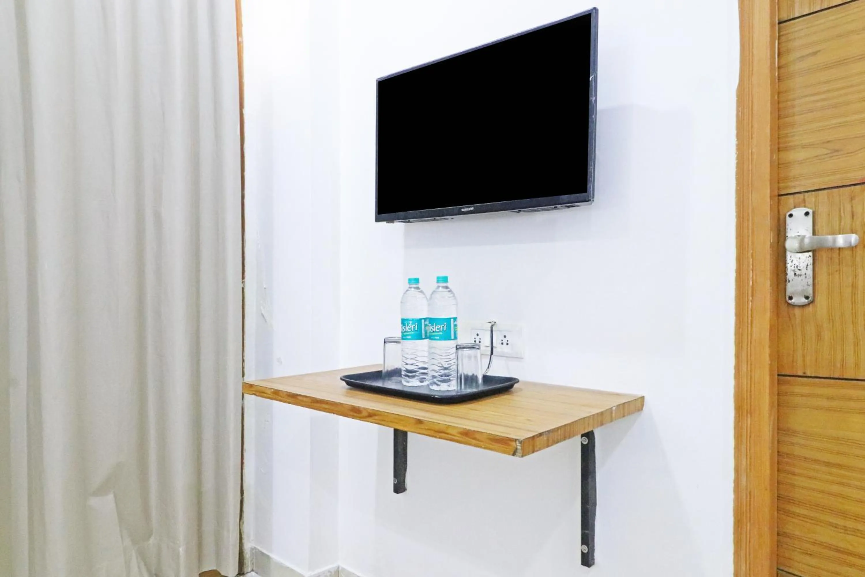 TV and multimedia in Mauryan Elite Hotel Chhatarpur Metro Station