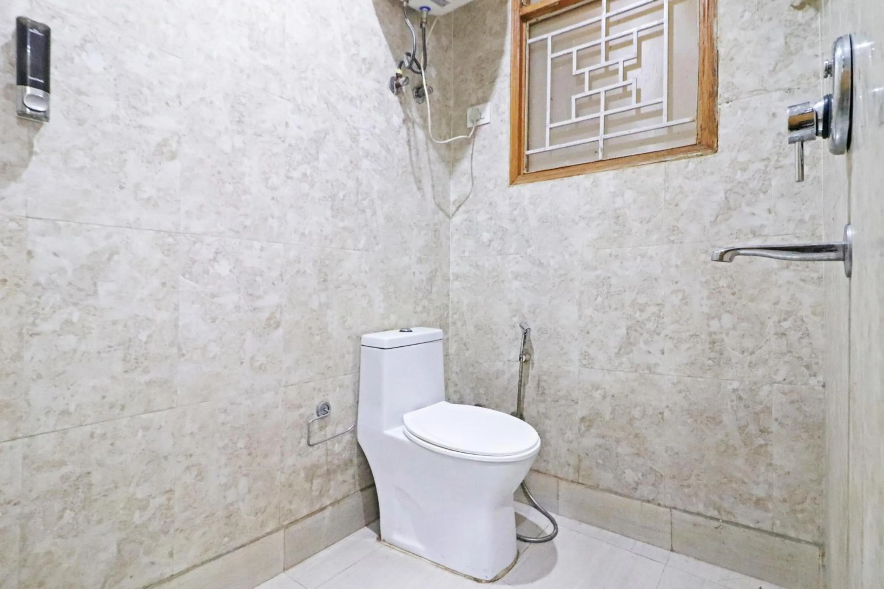 Shower in Mauryan Elite Hotel Chhatarpur Metro Station