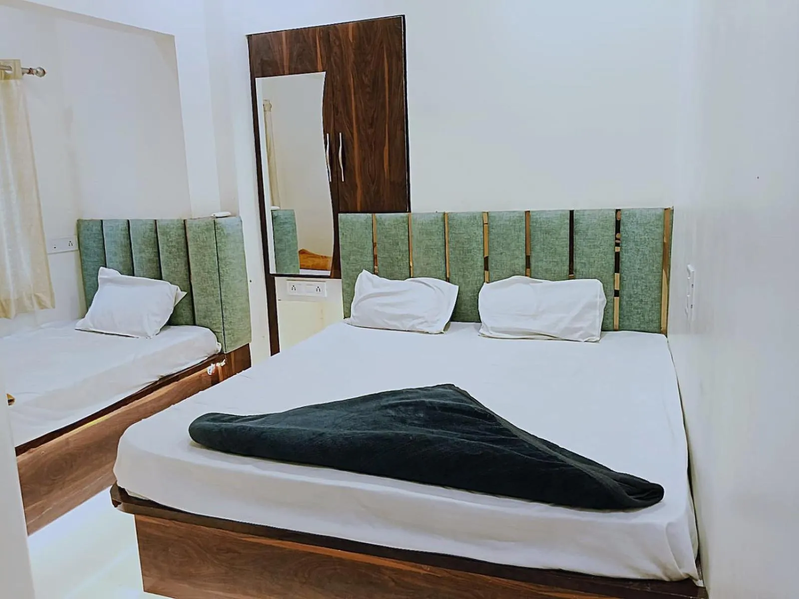 Bed in Hotel Aagman Palace - Near Mahakal Temple