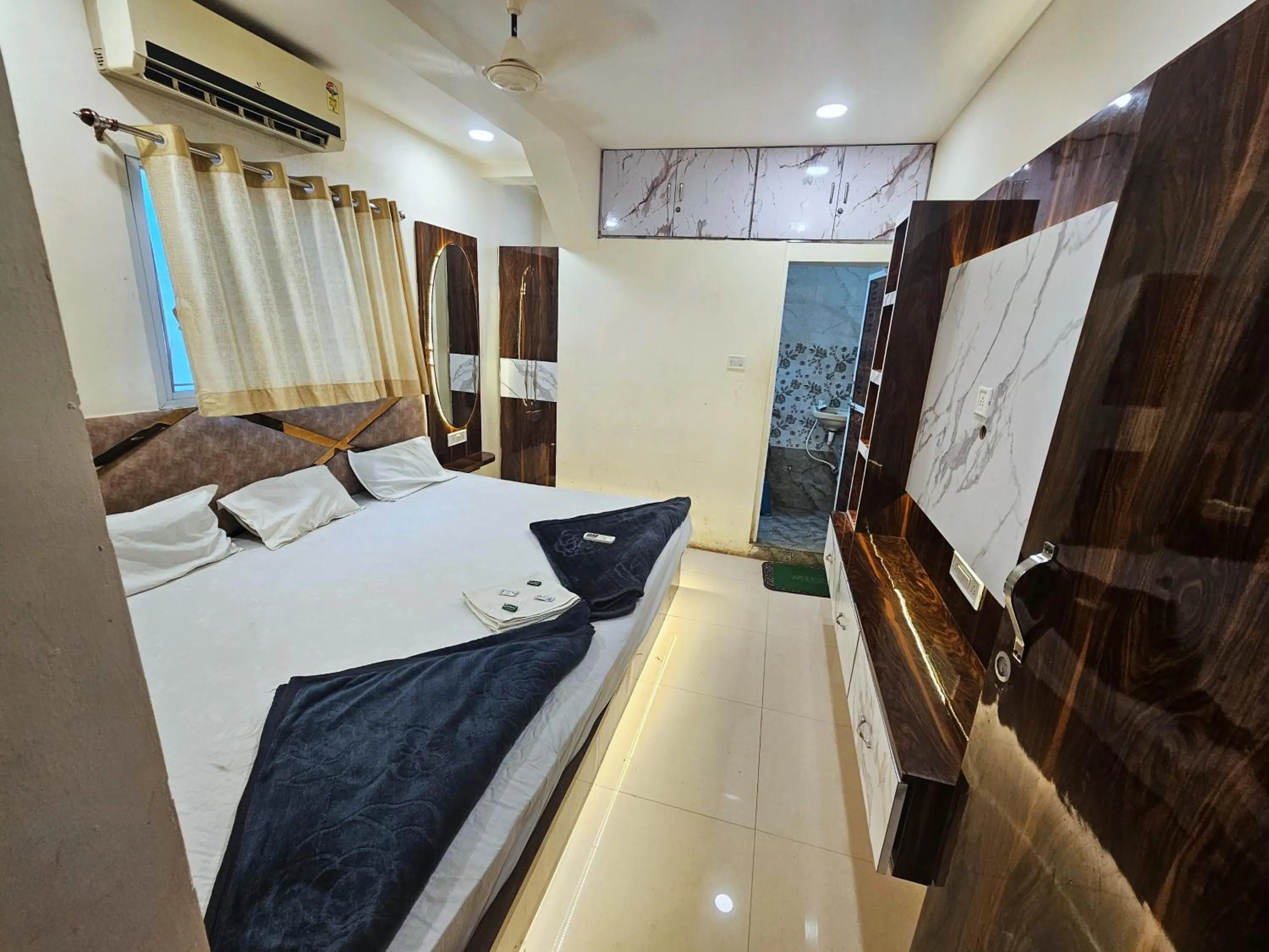 View (from property/room), Bed in Hotel Aagman Palace - Near Mahakal Temple