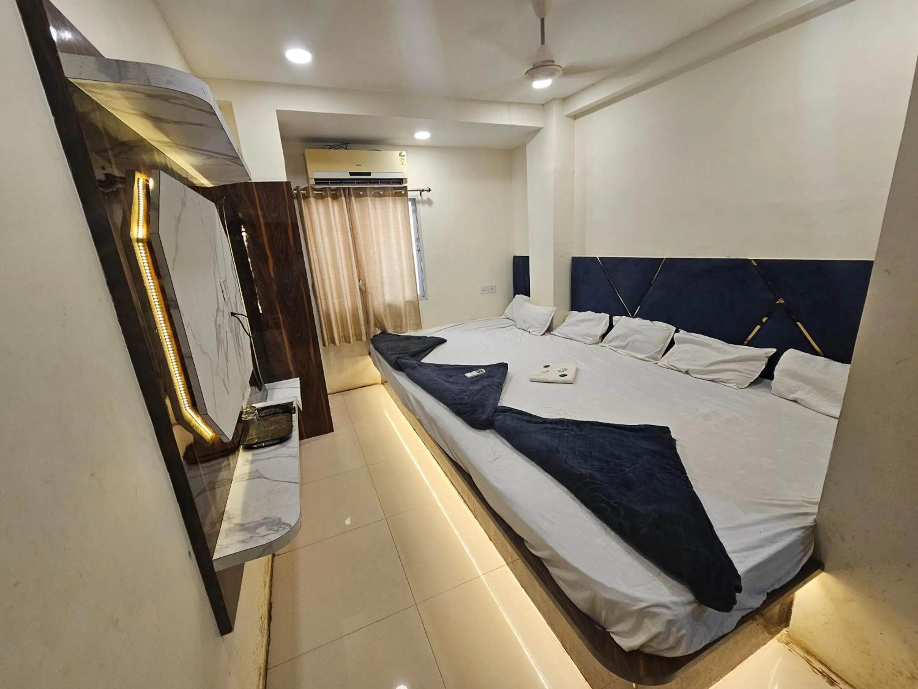 Bed in Hotel Aagman Palace - Near Mahakal Temple