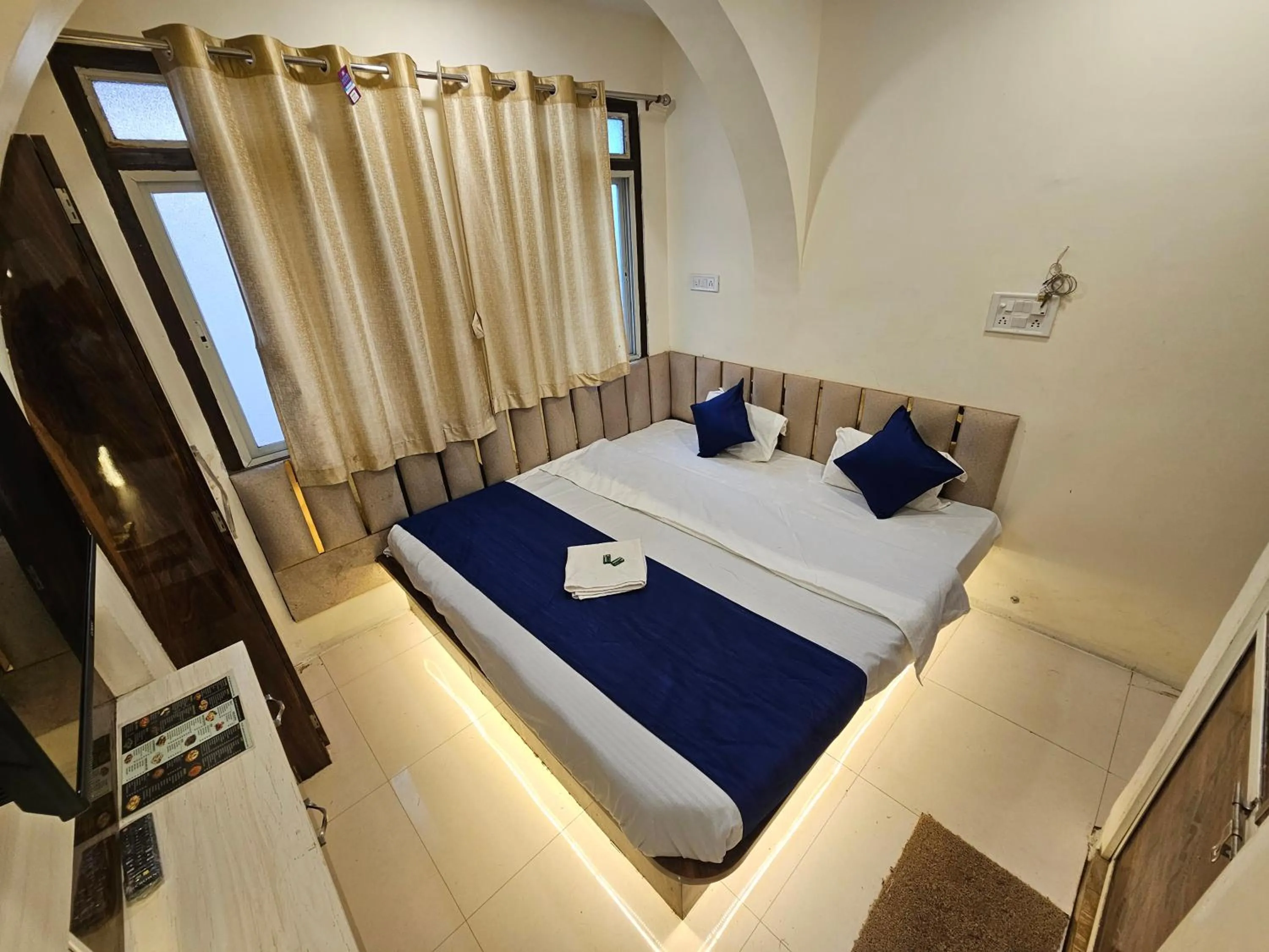 View (from property/room), Bed in Hotel Aagman Palace - Near Mahakal Temple