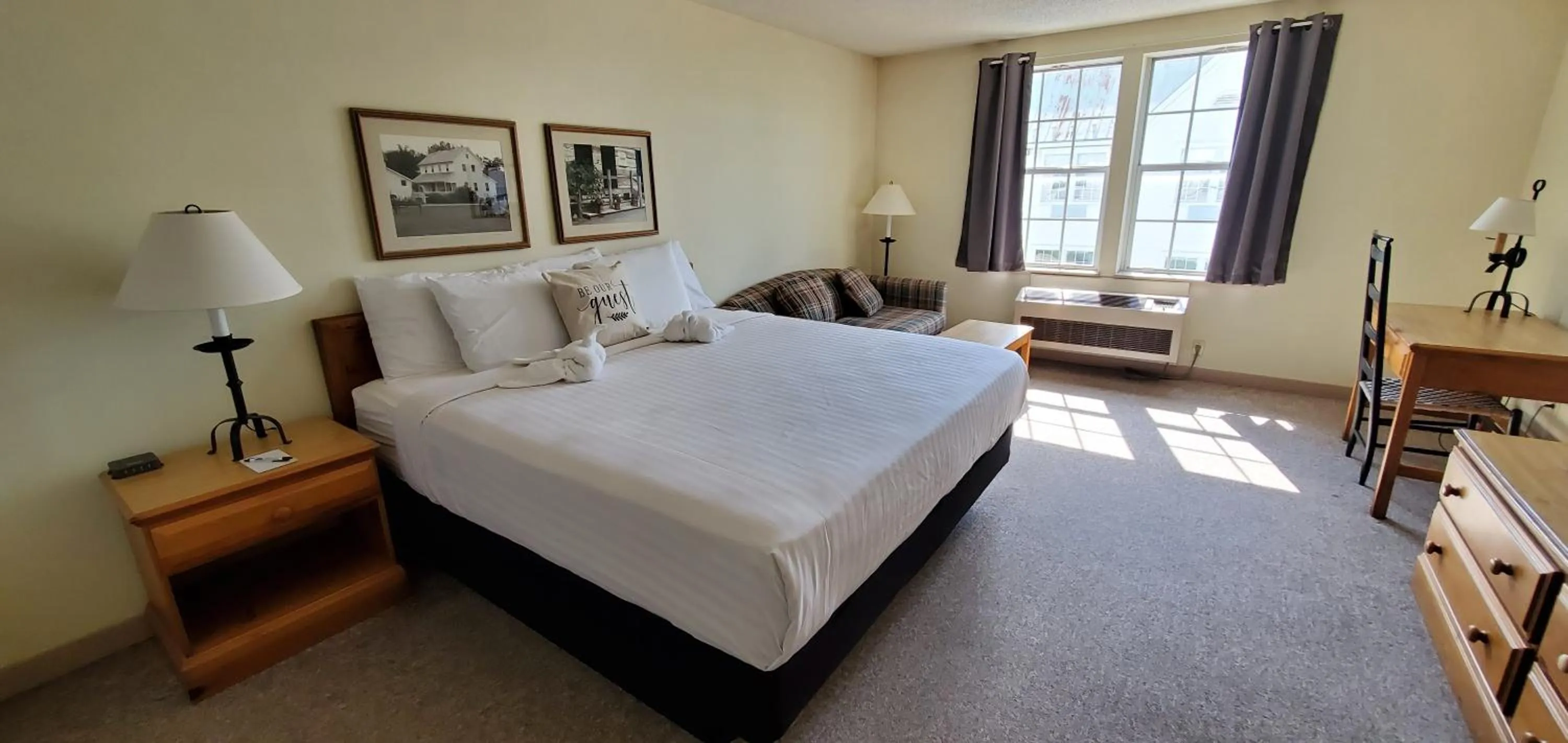 Photo of the whole room, Bed in Amish Inn