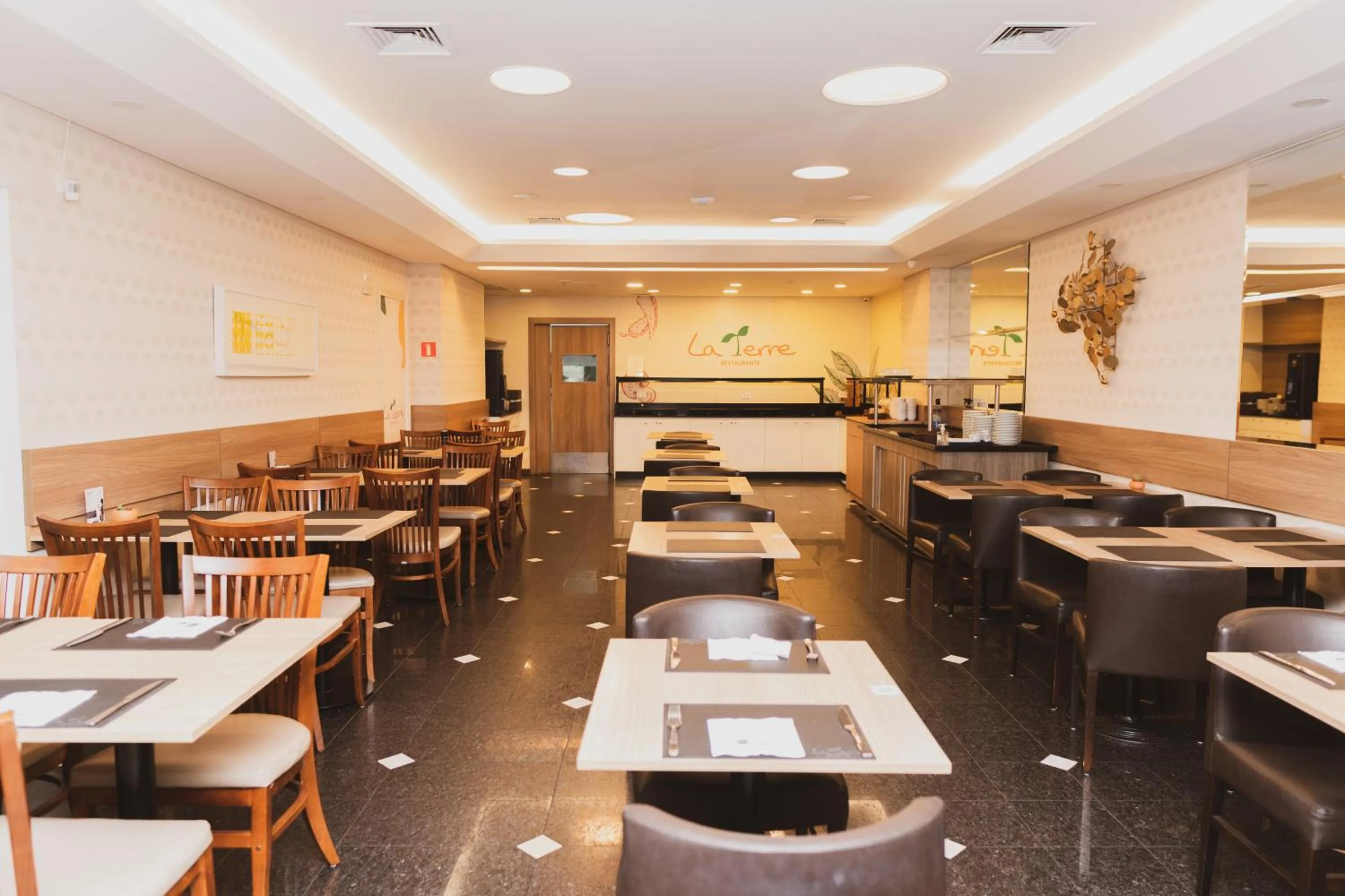 Restaurant/places to eat in Intercity Curitiba 7 de Setembro