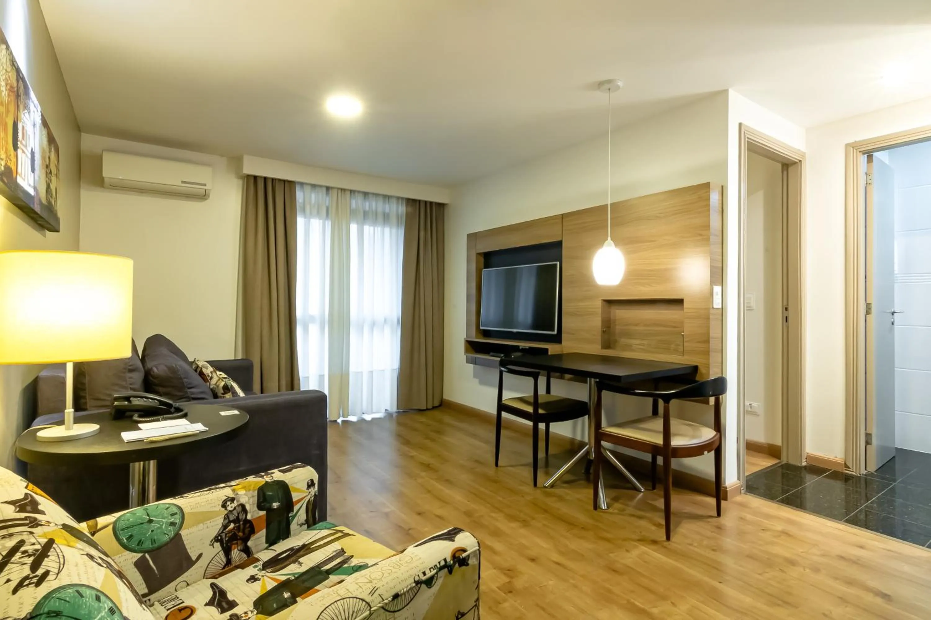 TV and multimedia in Mercure Curitiba 7 de Setembro