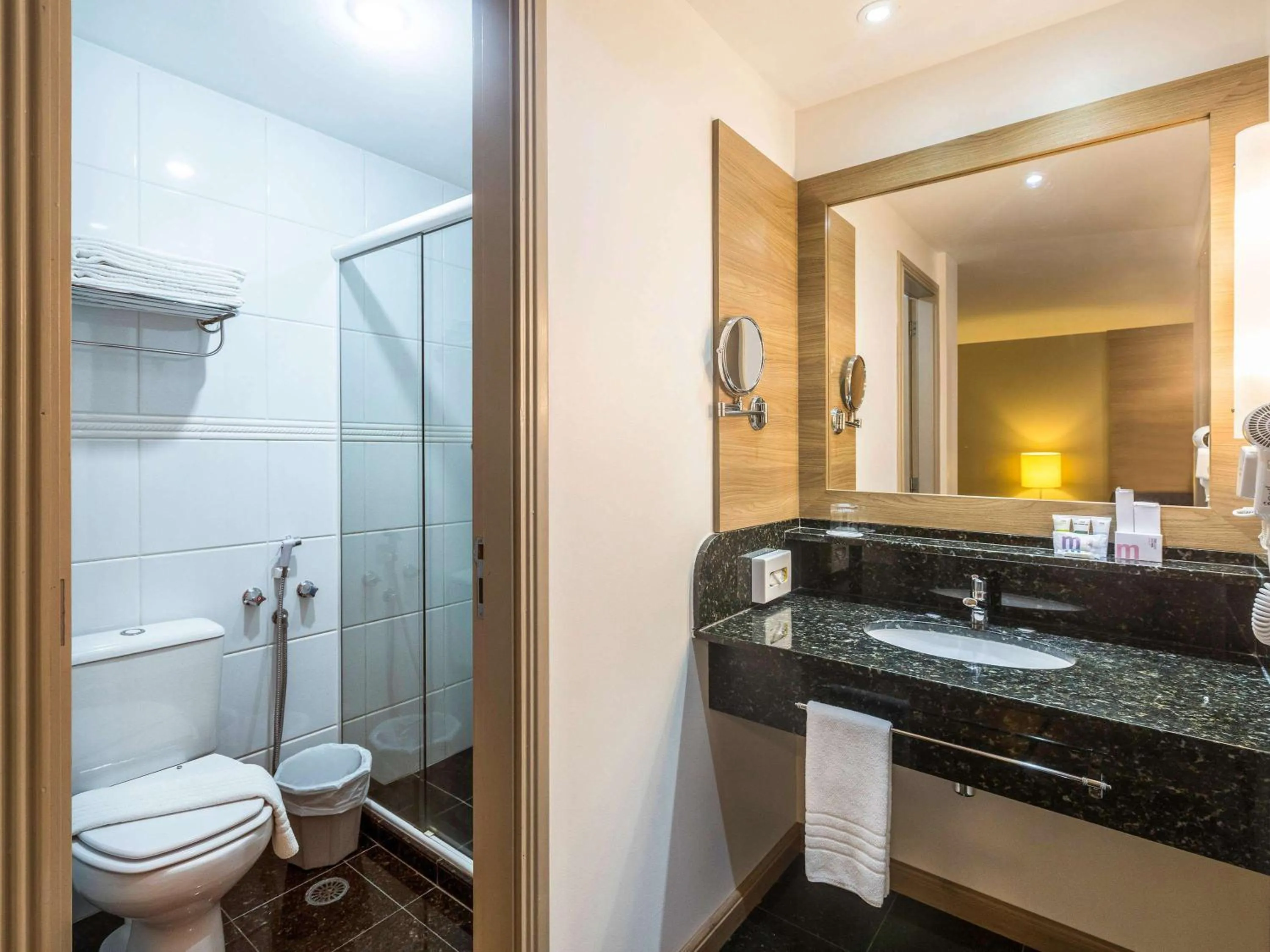 Bathroom in Mercure Curitiba 7 de Setembro