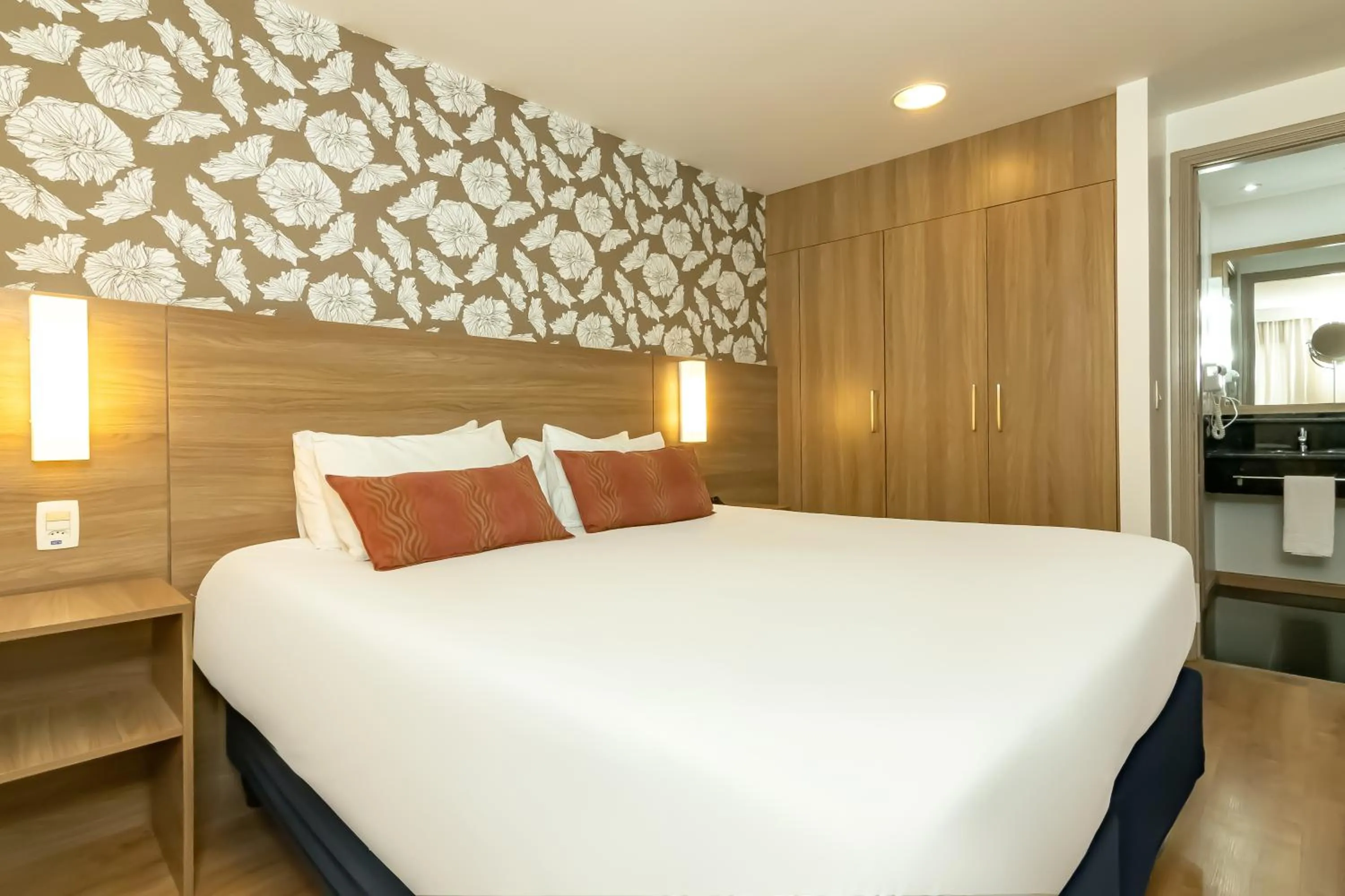 Photo of the whole room, Bed in Mercure Curitiba 7 de Setembro