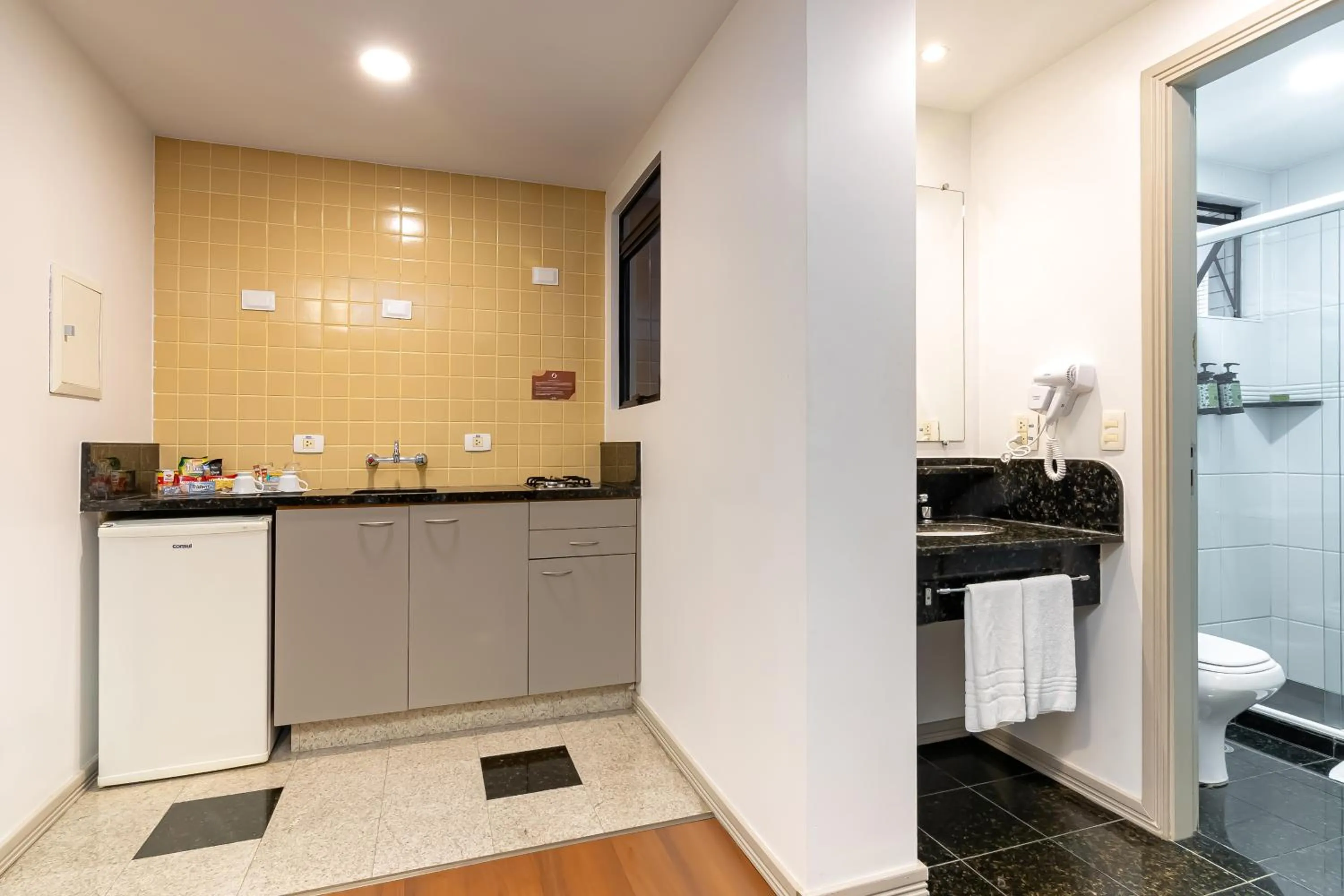 Kitchen or kitchenette in Mercure Curitiba 7 de Setembro