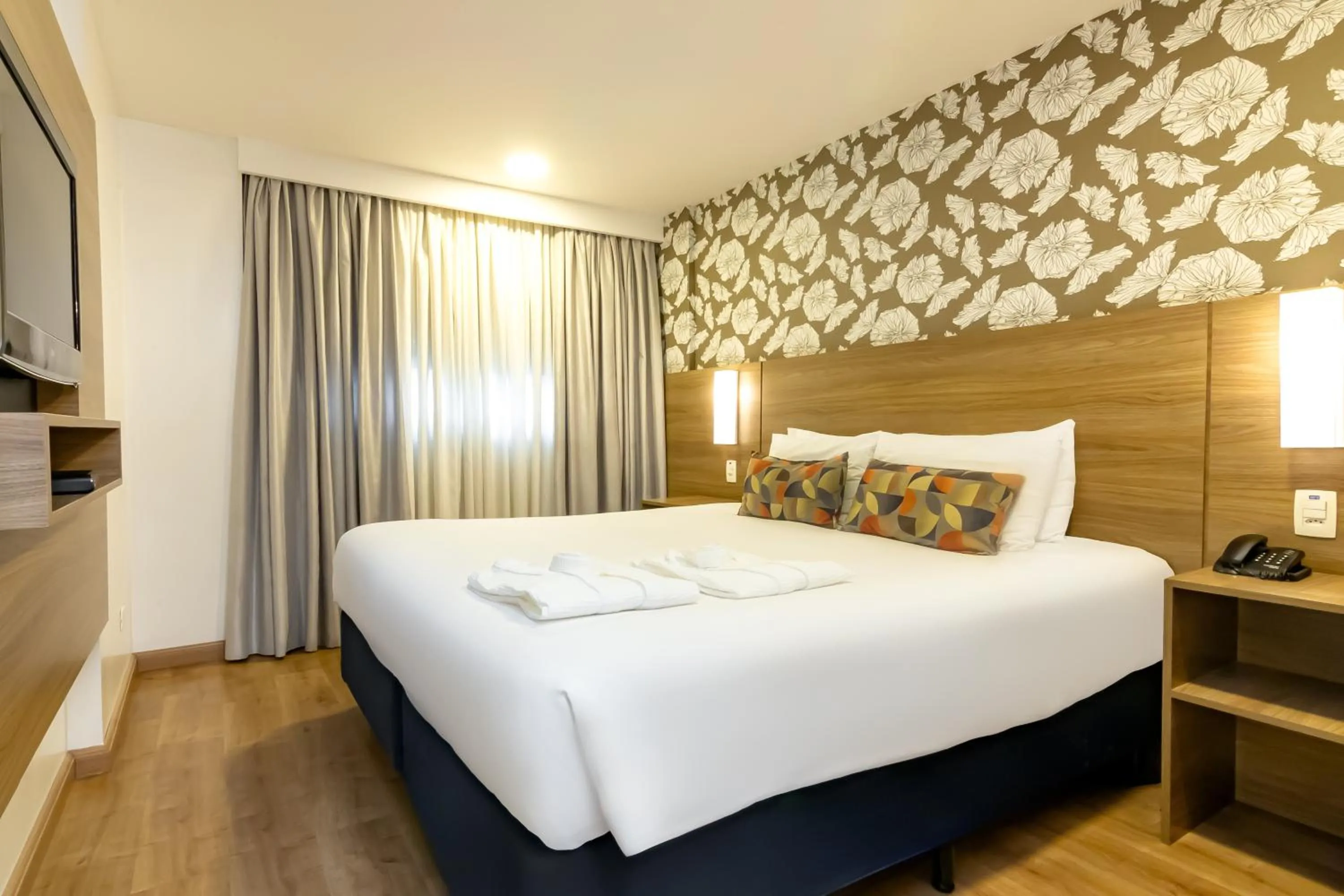 Photo of the whole room, Bed in Mercure Curitiba 7 de Setembro