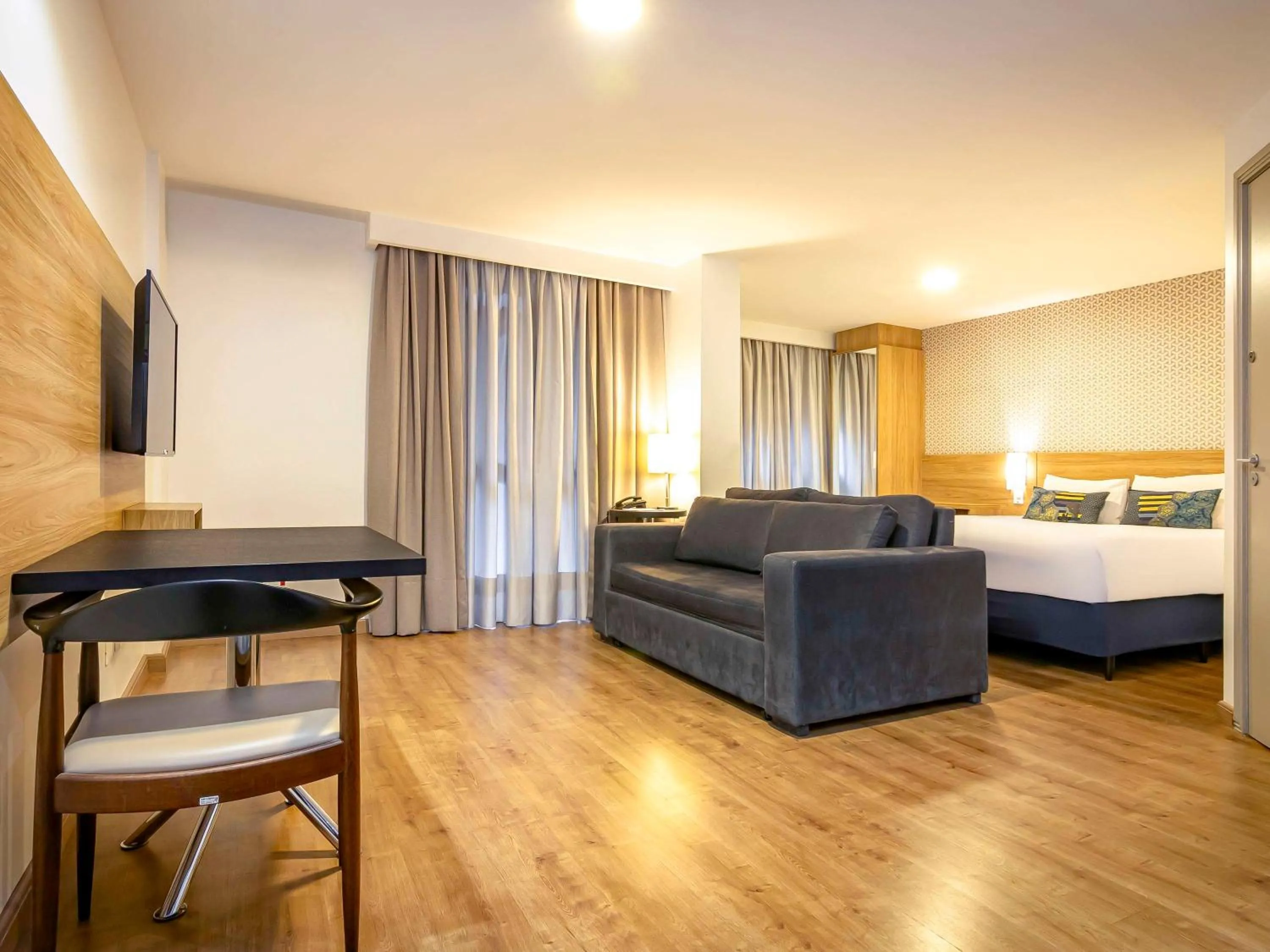 Bedroom, Bed in Mercure Curitiba 7 de Setembro