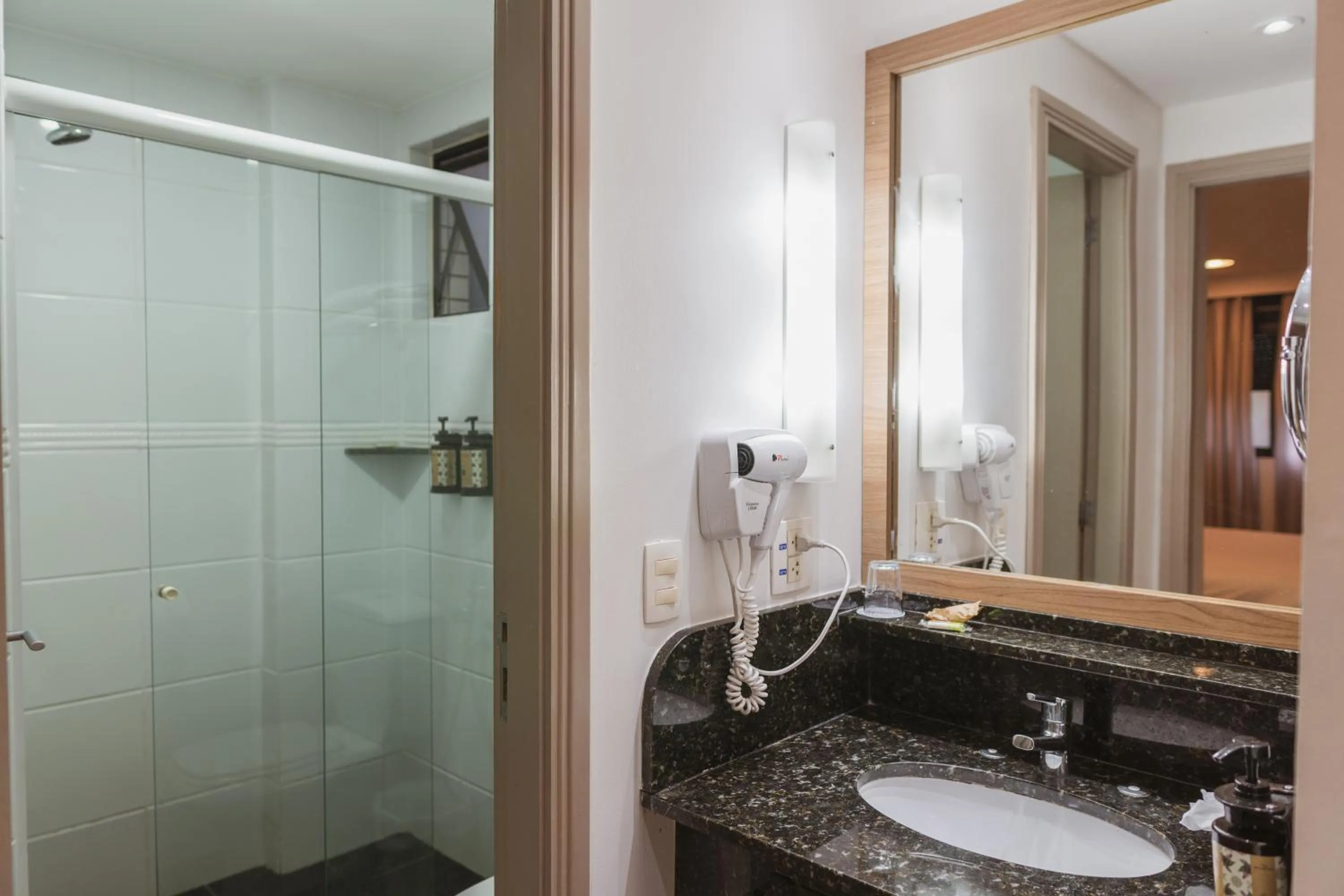 Bathroom in Intercity Curitiba 7 de Setembro