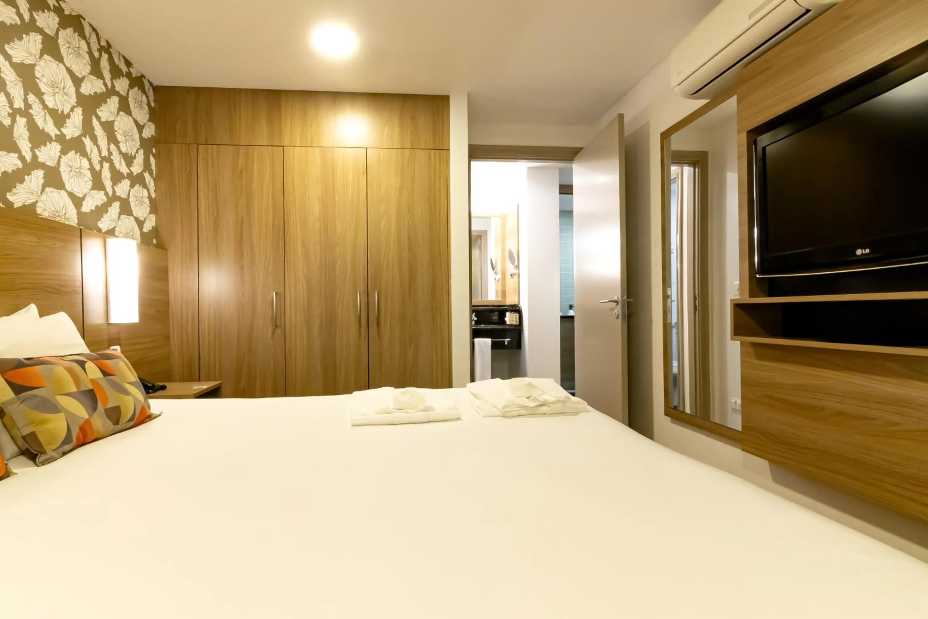 Photo of the whole room, Bed in Mercure Curitiba 7 de Setembro