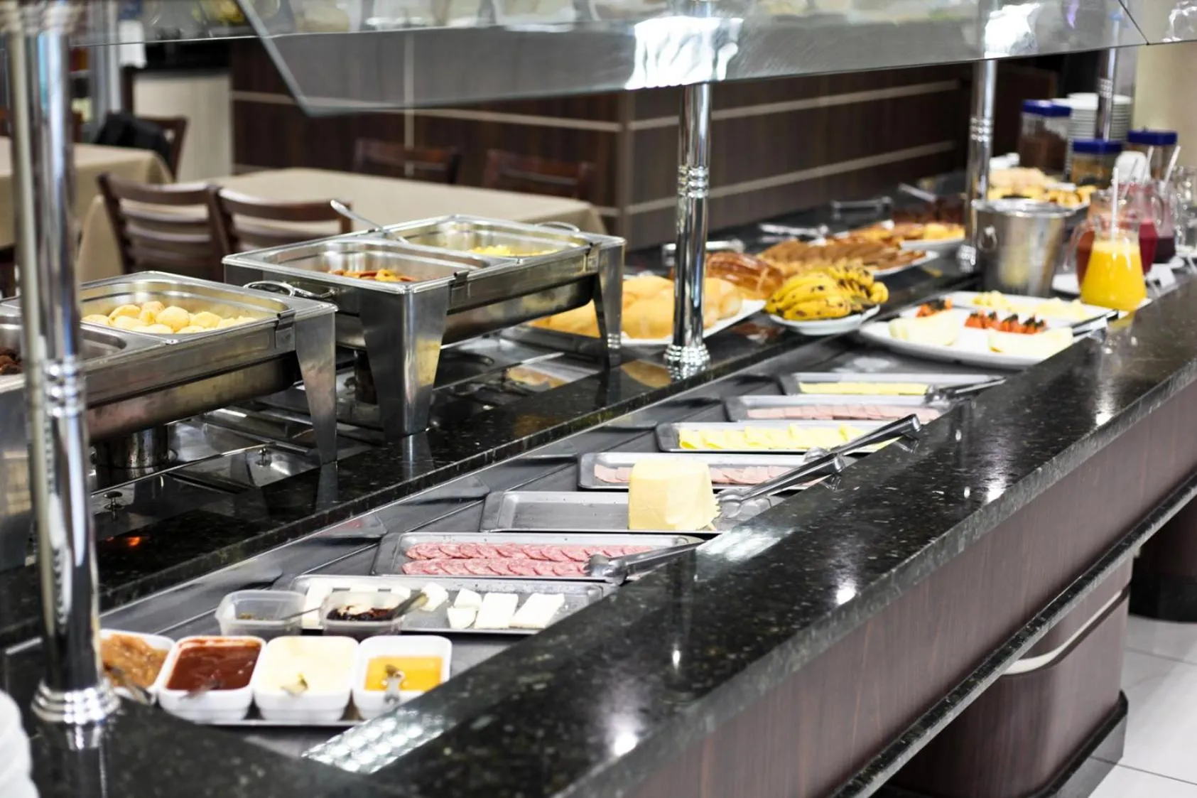 Restaurant/places to eat in Miotto Executive Hotel