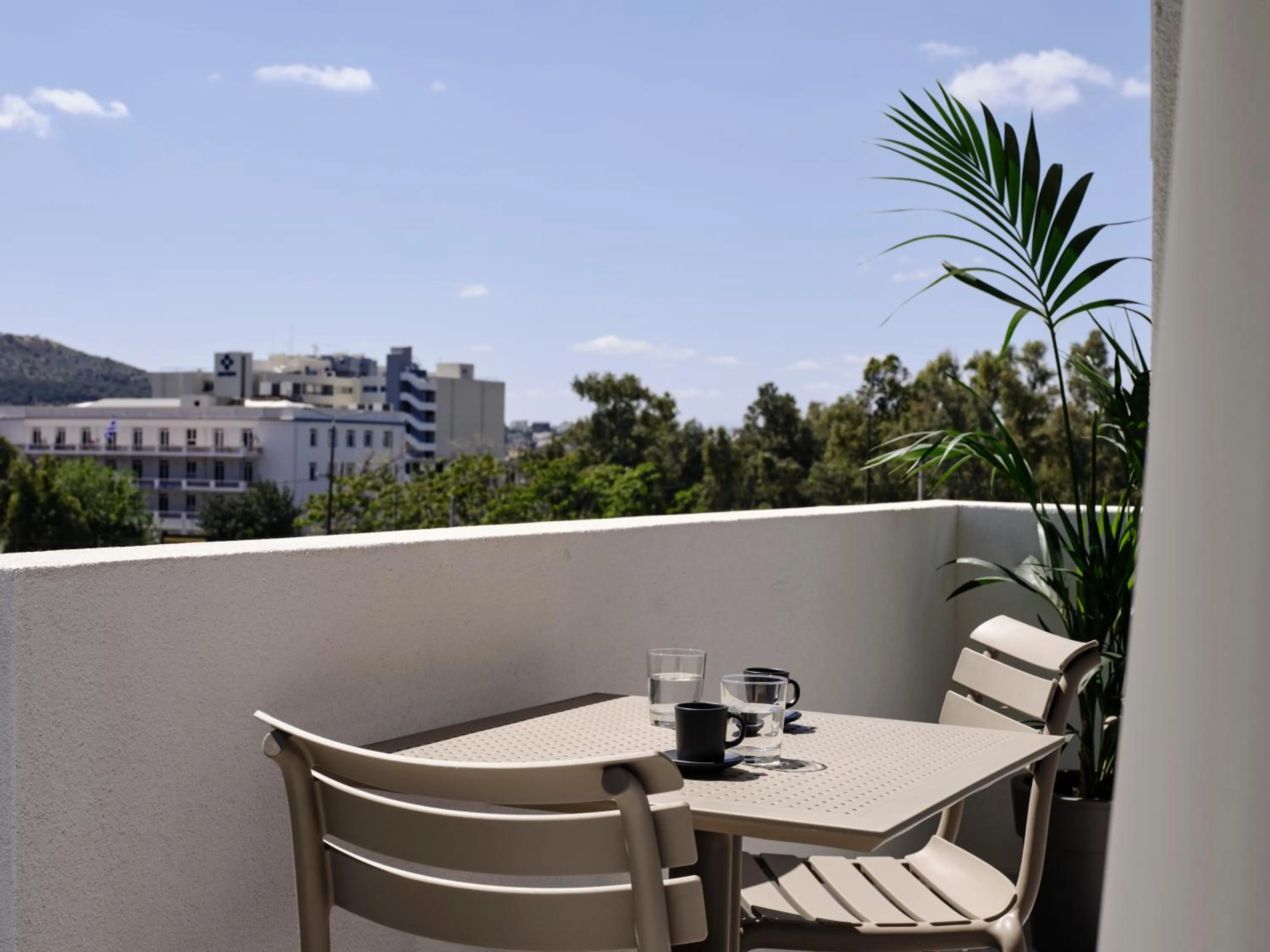 Coffee/tea facilities in Bond Smart Living Suites
