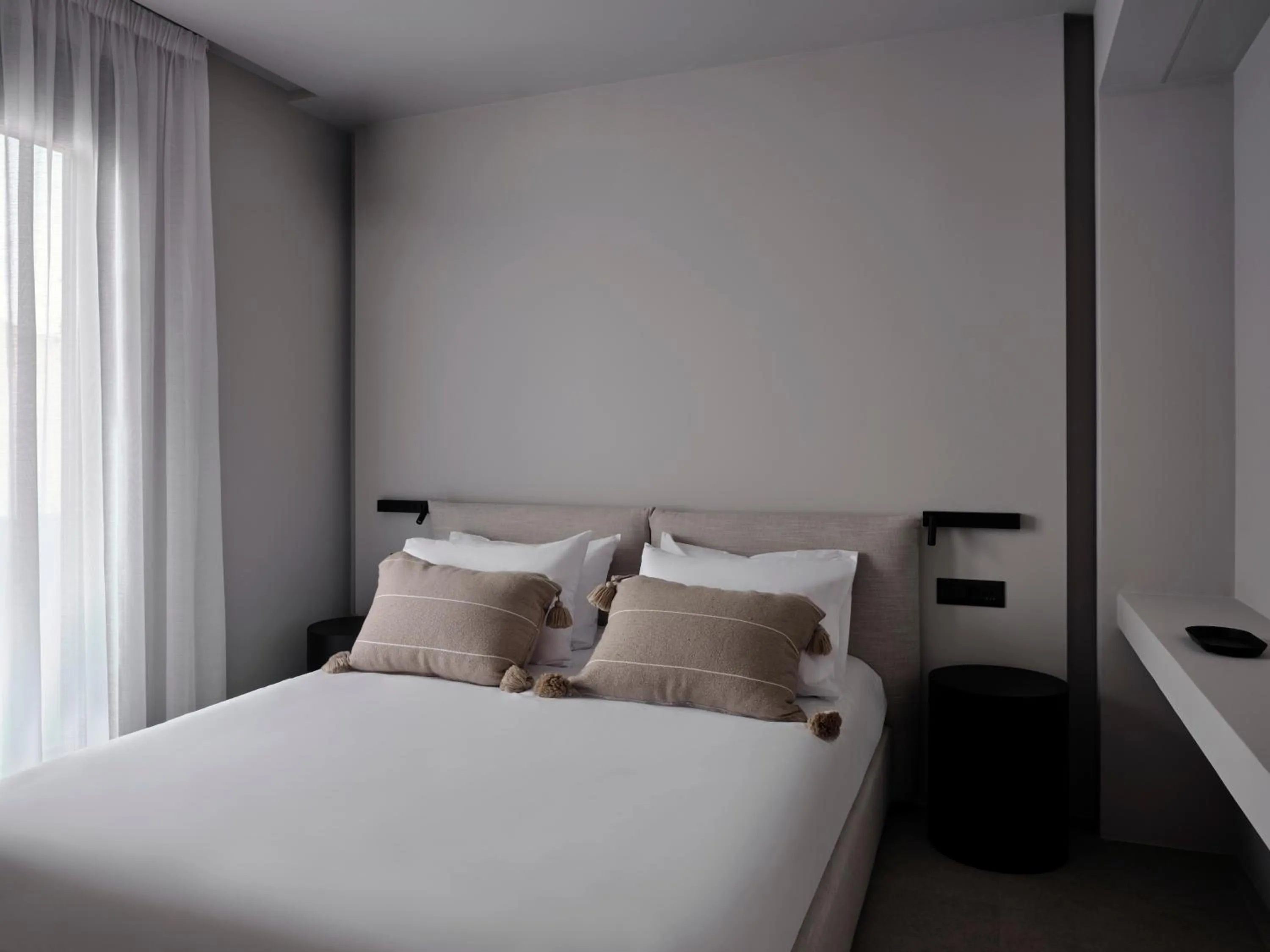 Bed in Bond Smart Living Suites