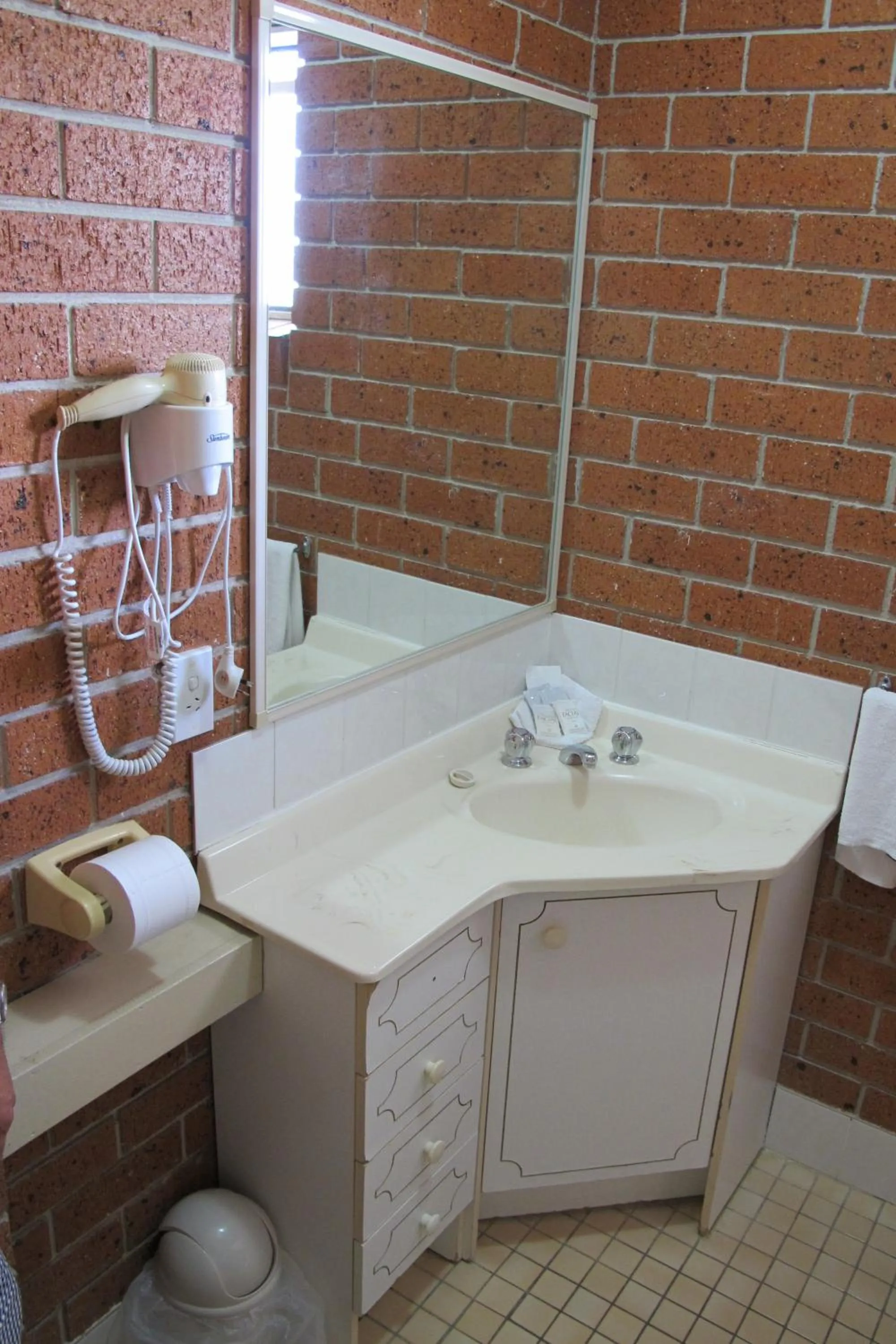 Bathroom in Greenslopes Motor Inn