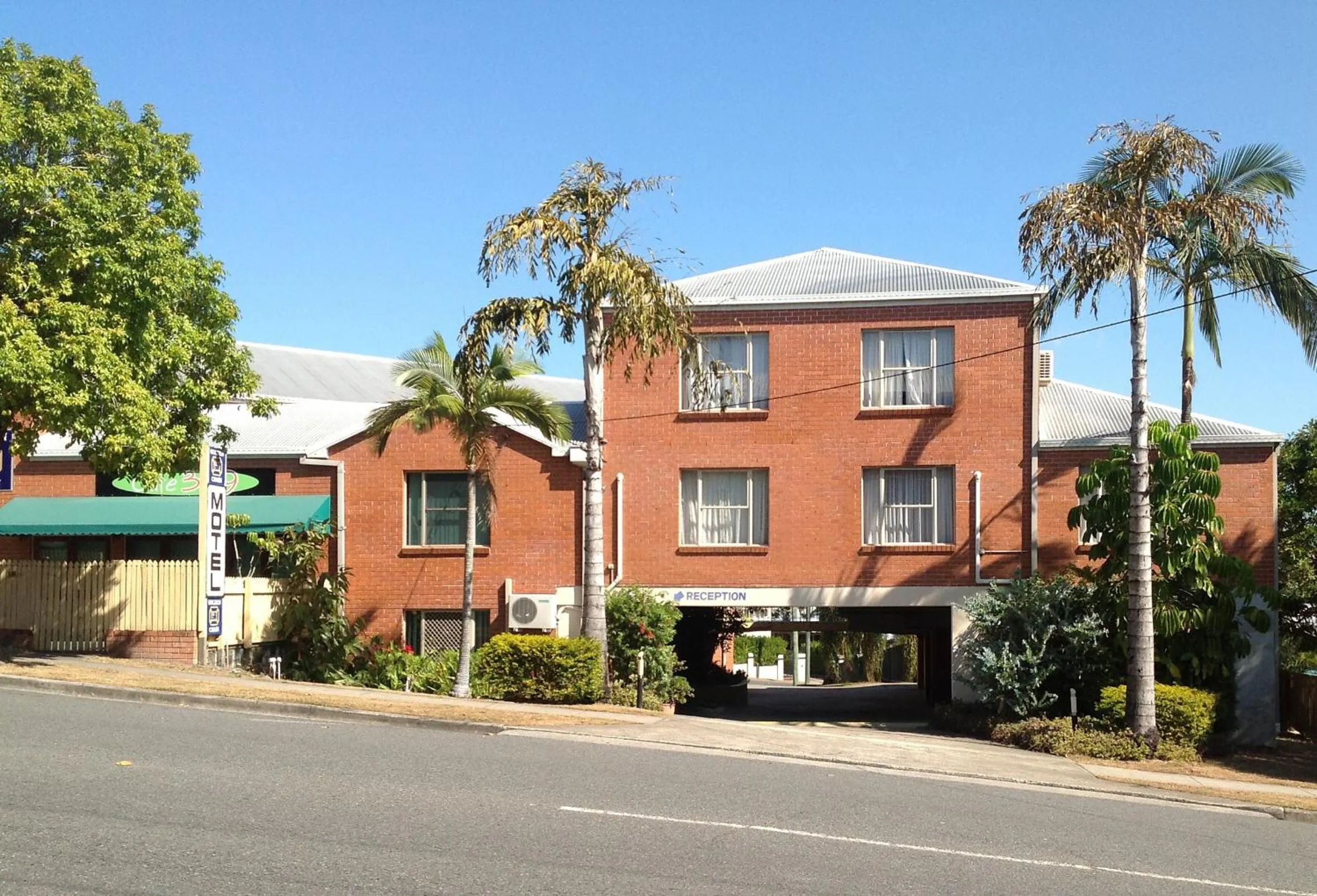 Property building in Greenslopes Motor Inn