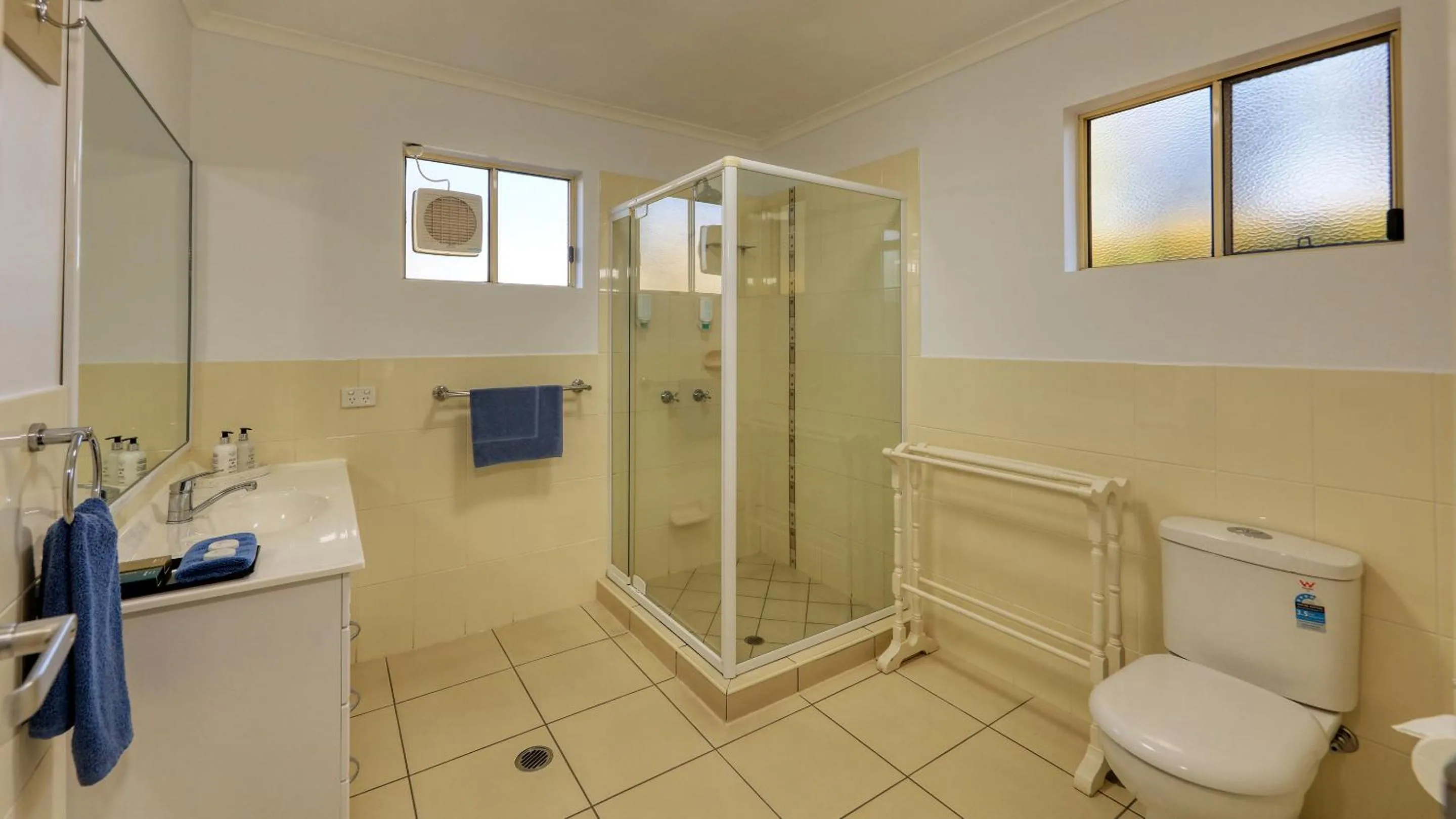 Shower in Chinchilla White Gums Motor Inn