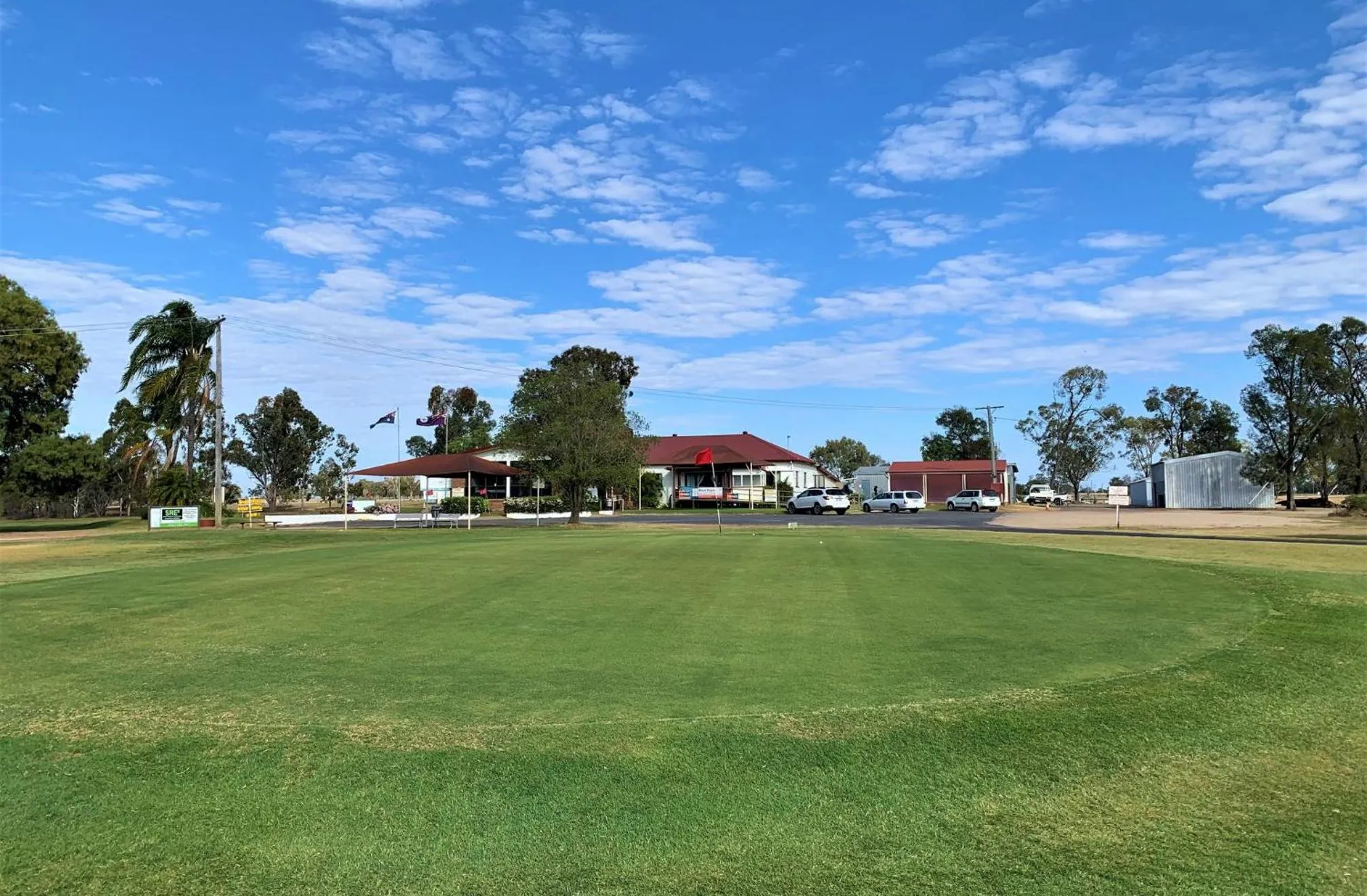 Golfcourse in Chinchilla White Gums Motor Inn