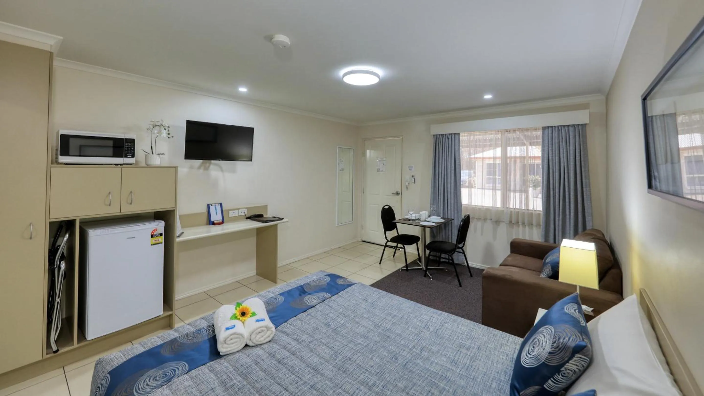 Bed in Chinchilla White Gums Motor Inn