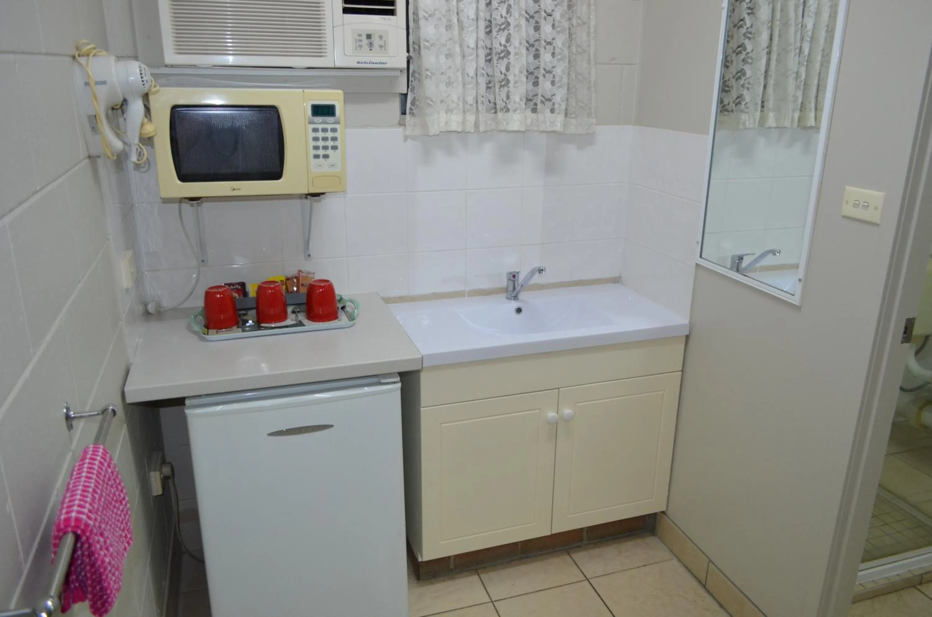 Living room in Welcome Home Motel Rockhampton